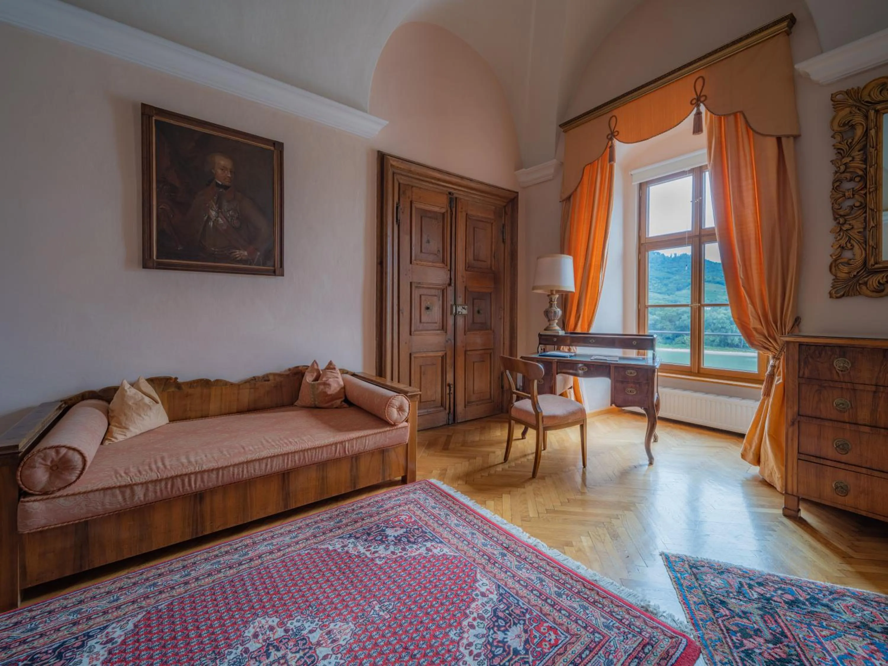 Photo of the whole room, Bed in Hotel Schloss Dürnstein
