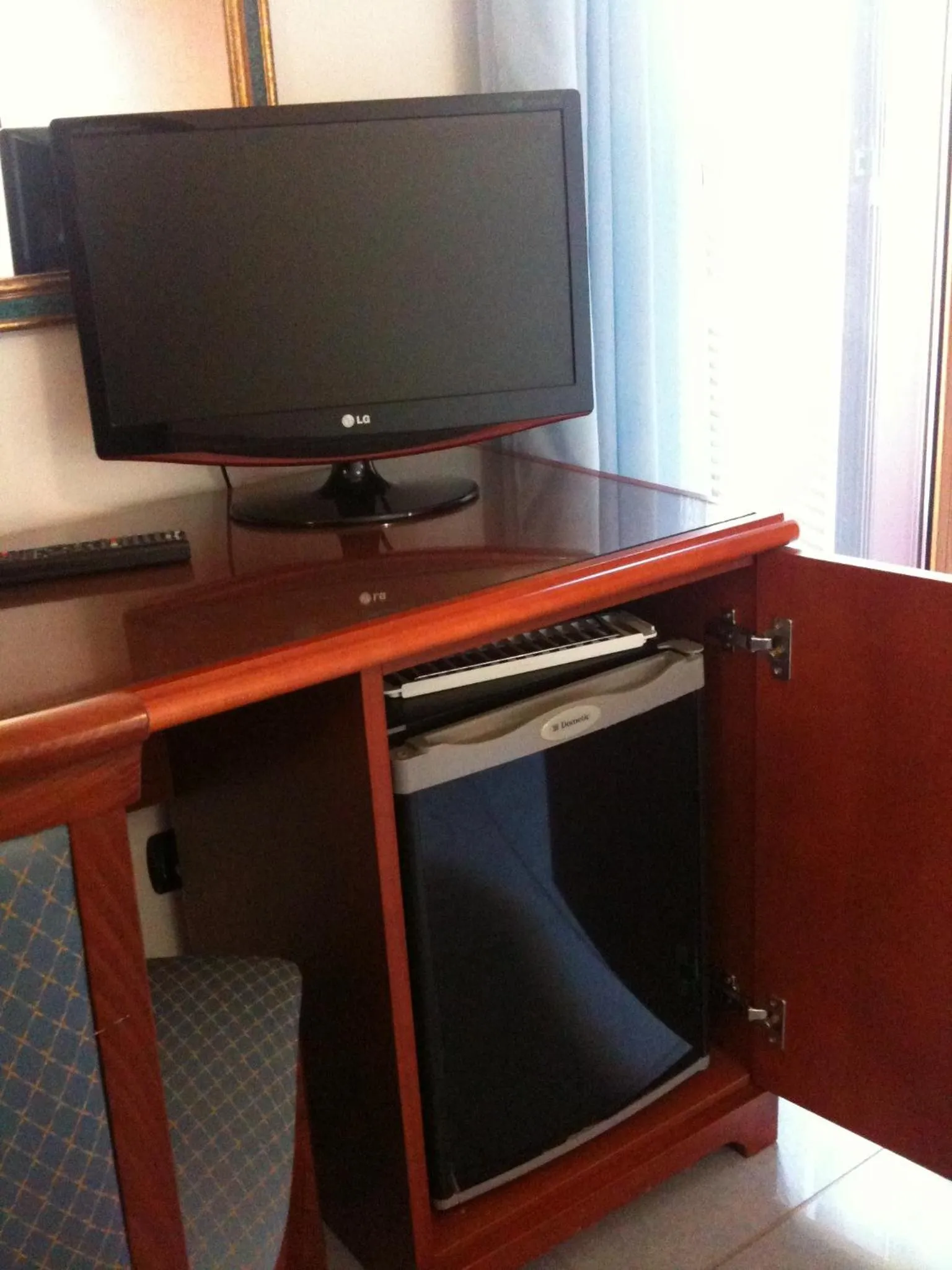 TV and multimedia in Hotel Serenella