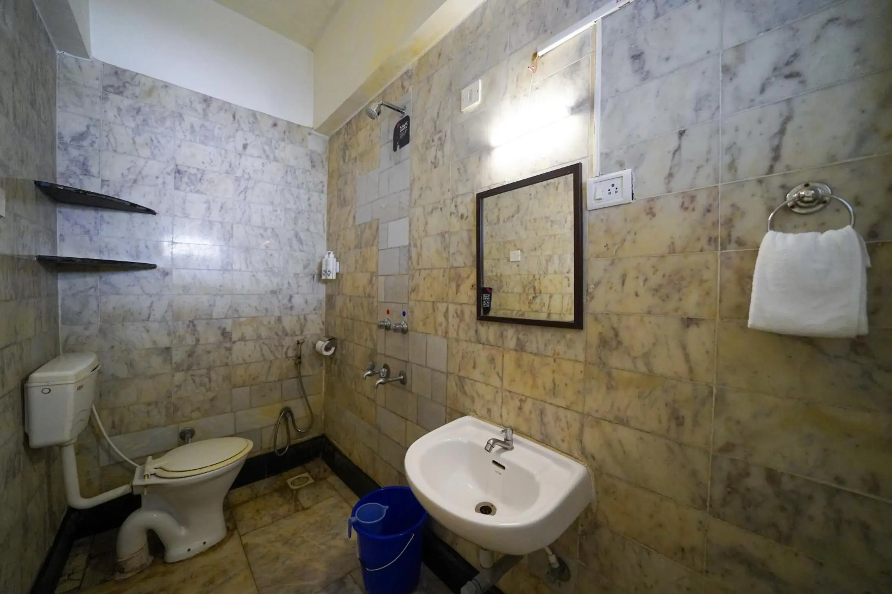 Shower in Olive Zip Calangute Mira by Embassy Group Shower in Olive Zip Calangute Mira by Embassy Group