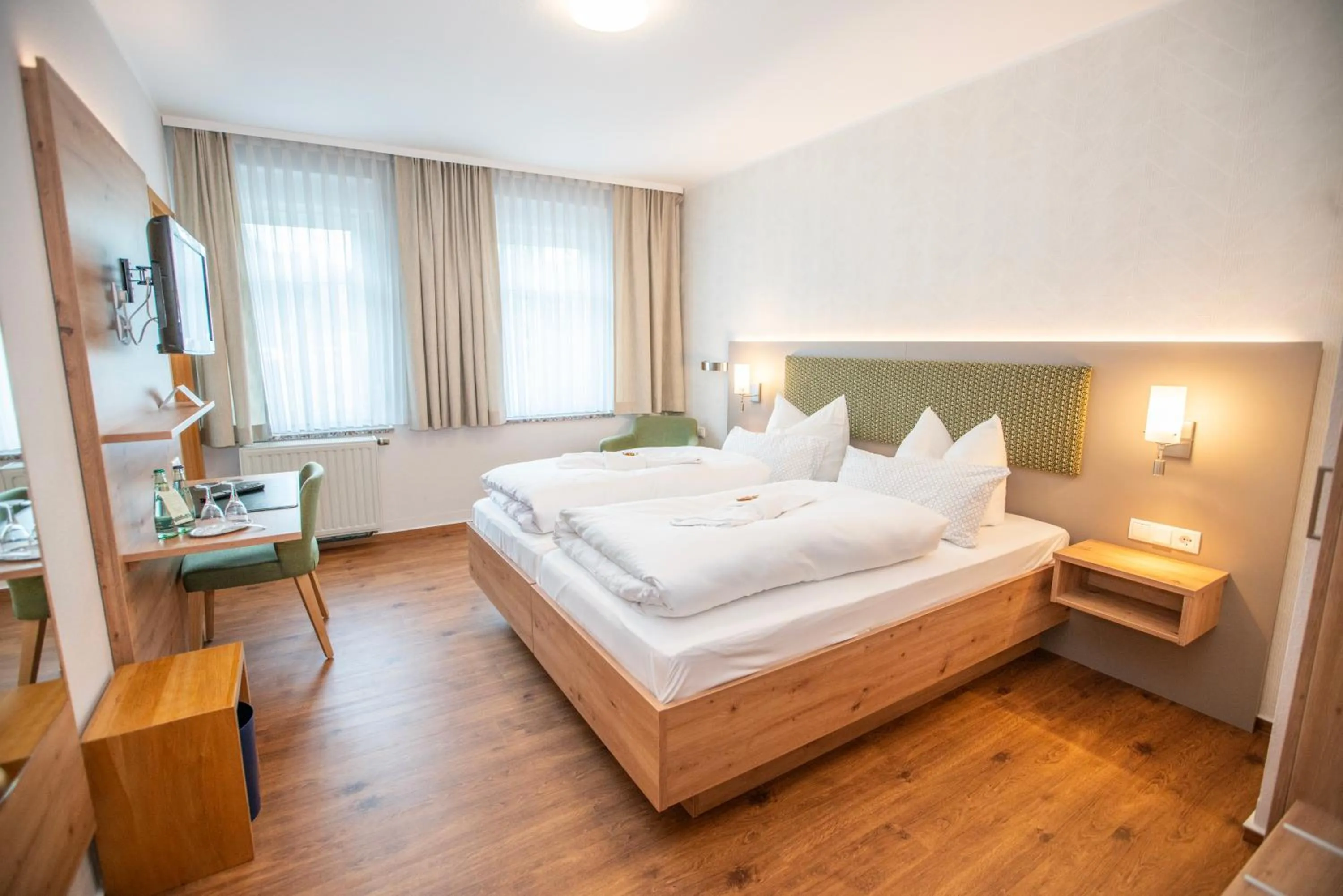 Photo of the whole room, Bed in Landhotel Plauen - Gasthof Zwoschwitz