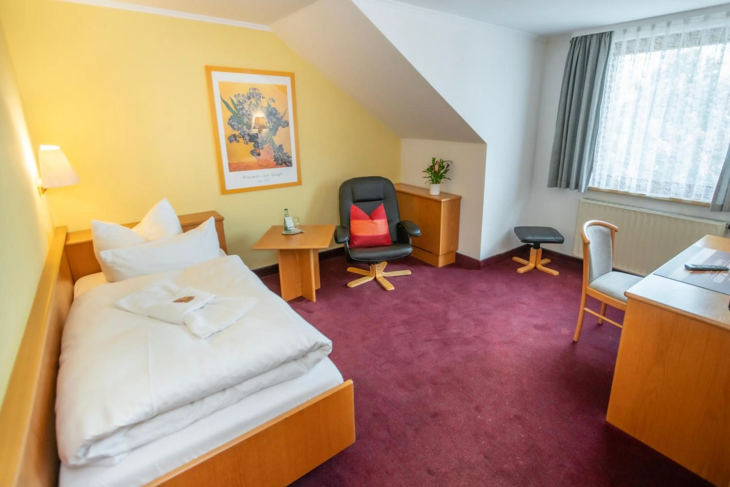 Photo of the whole room, Bed in Landhotel Plauen - Gasthof Zwoschwitz