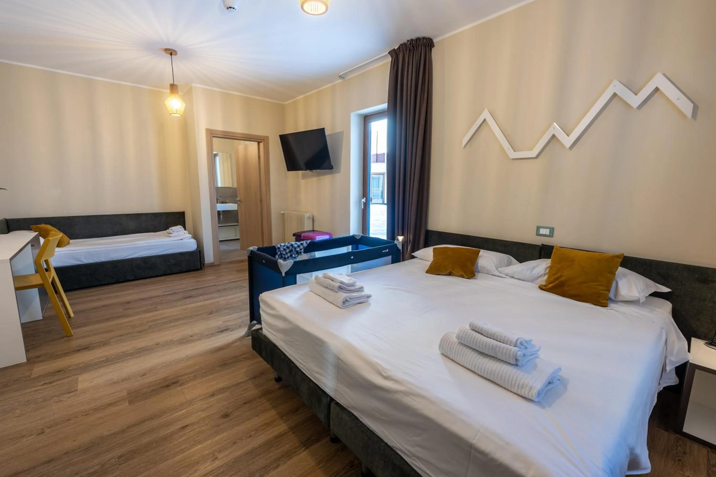 Bedroom, Bed in Hotel Casa Alpina