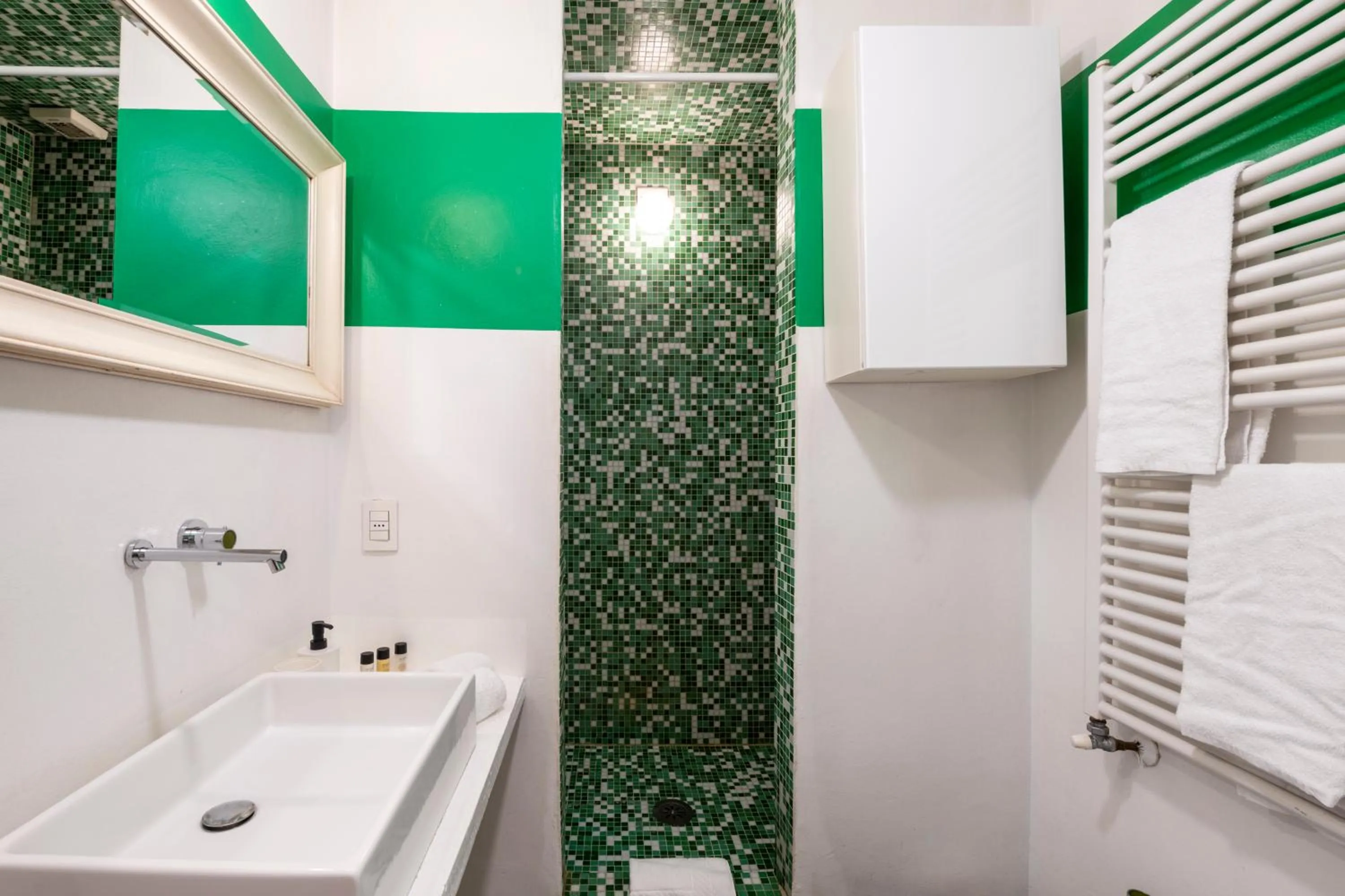 Shower in Paolo Sarpi, 36 - Milano Inside