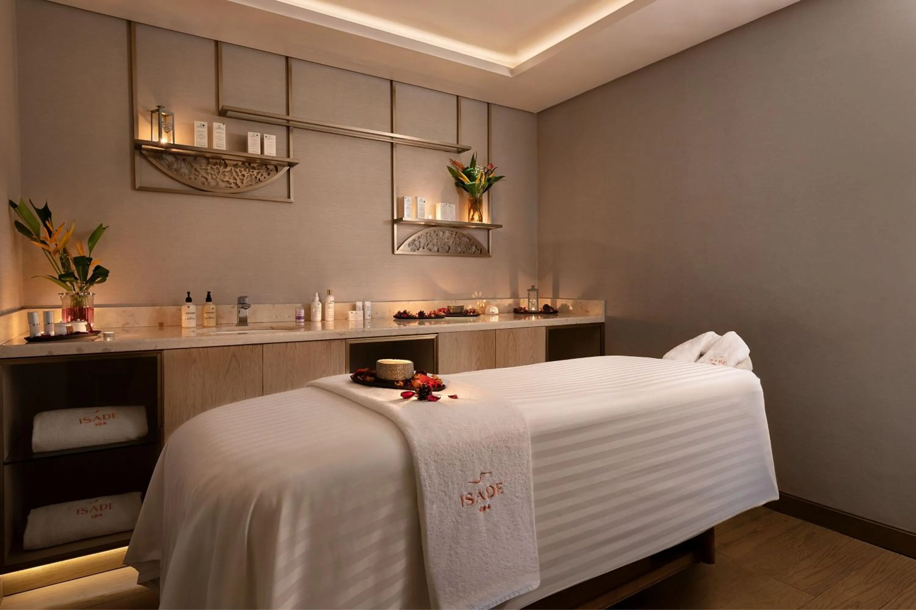 Spa and wellness centre/facilities, Bed in Lagos Marriott Hotel Ikeja