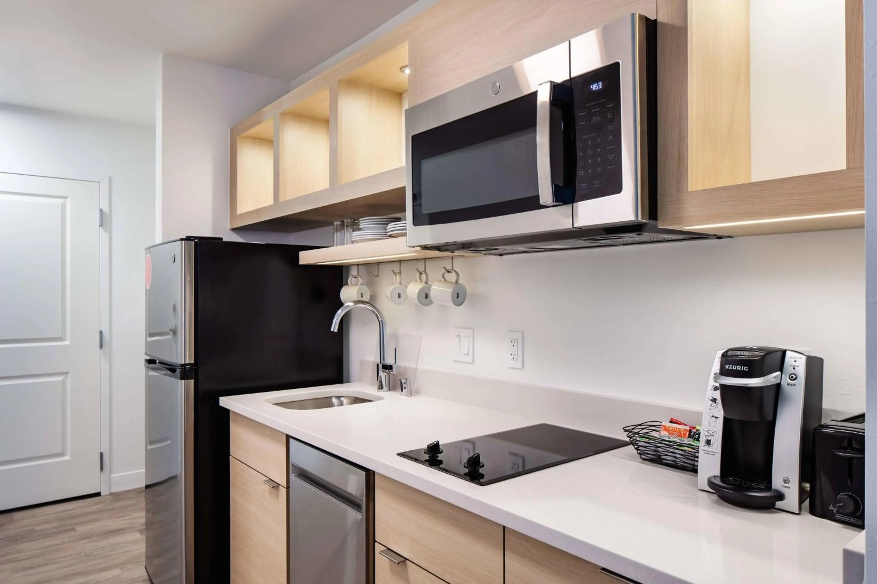 Kitchen or kitchenette in TownePlace Suites By Marriott Milwaukee West Bend