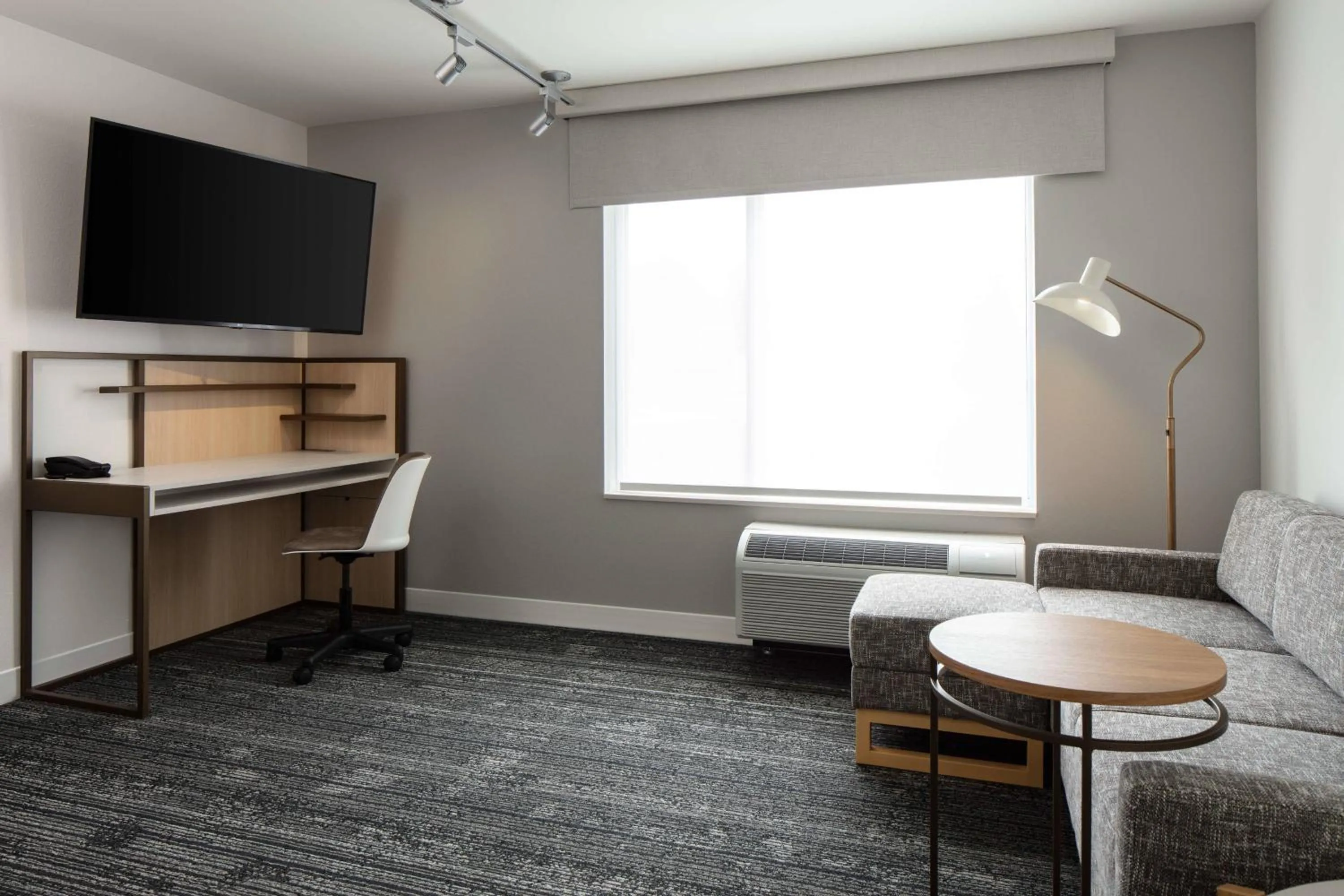 Living room in TownePlace Suites By Marriott Milwaukee West Bend