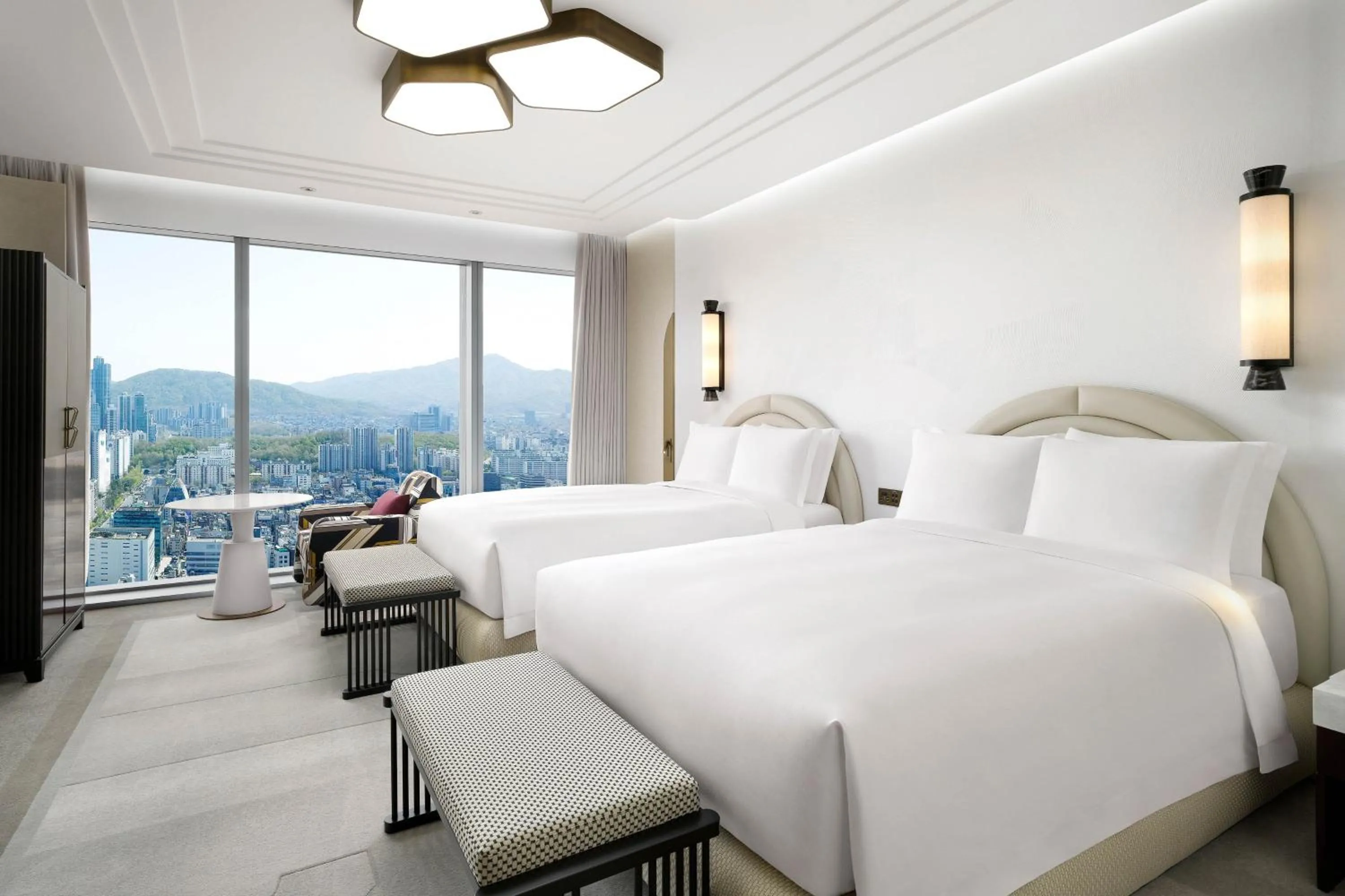 Photo of the whole room, Bed in Josun Palace, a Luxury Collection Hotel, Seoul Gangnam