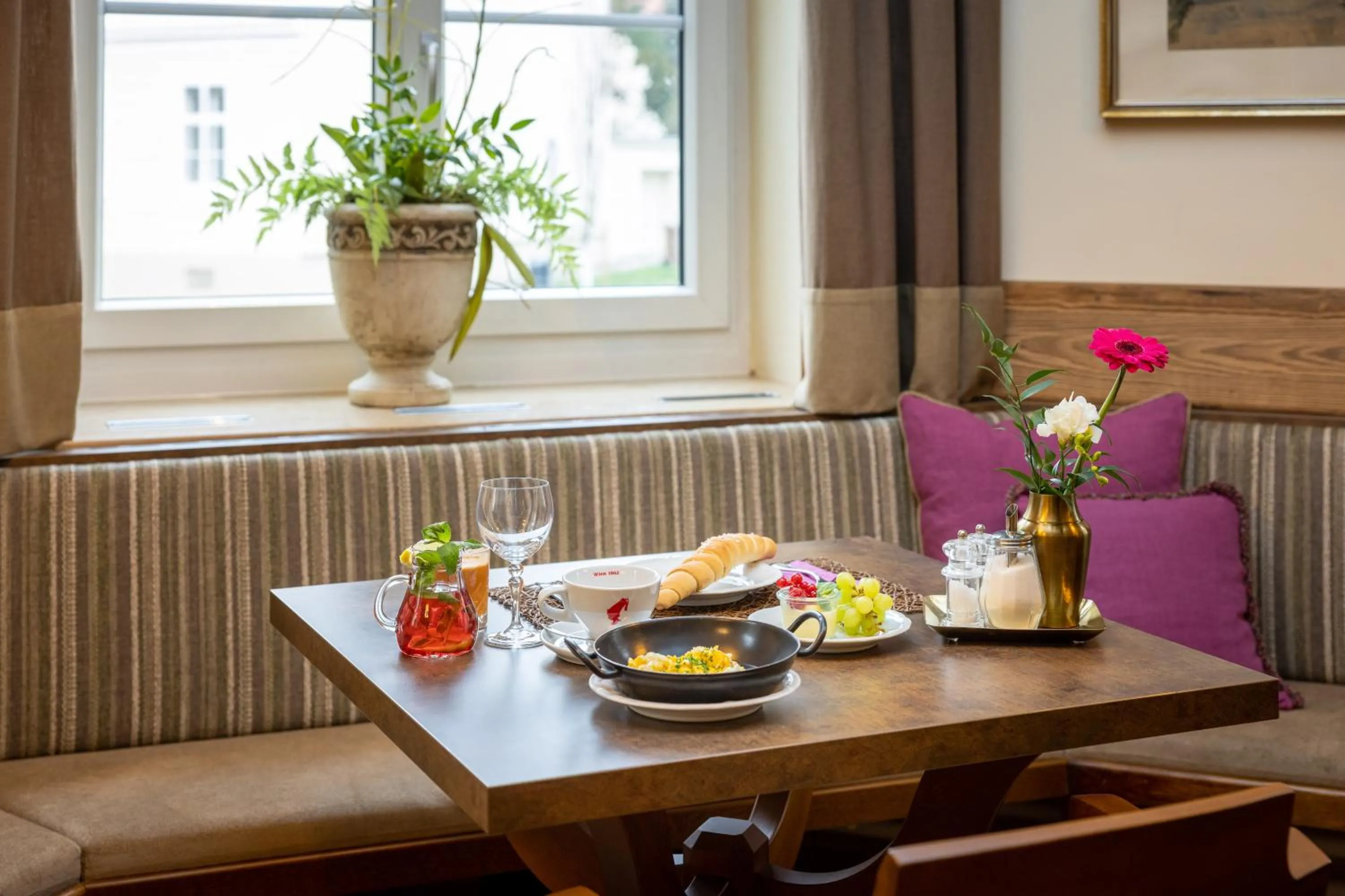 Breakfast in Hotel Unter den Linden