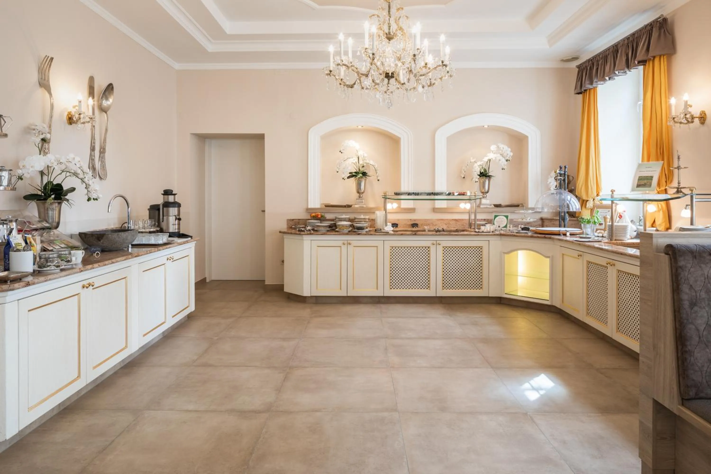 Breakfast in Hotel Unter den Linden