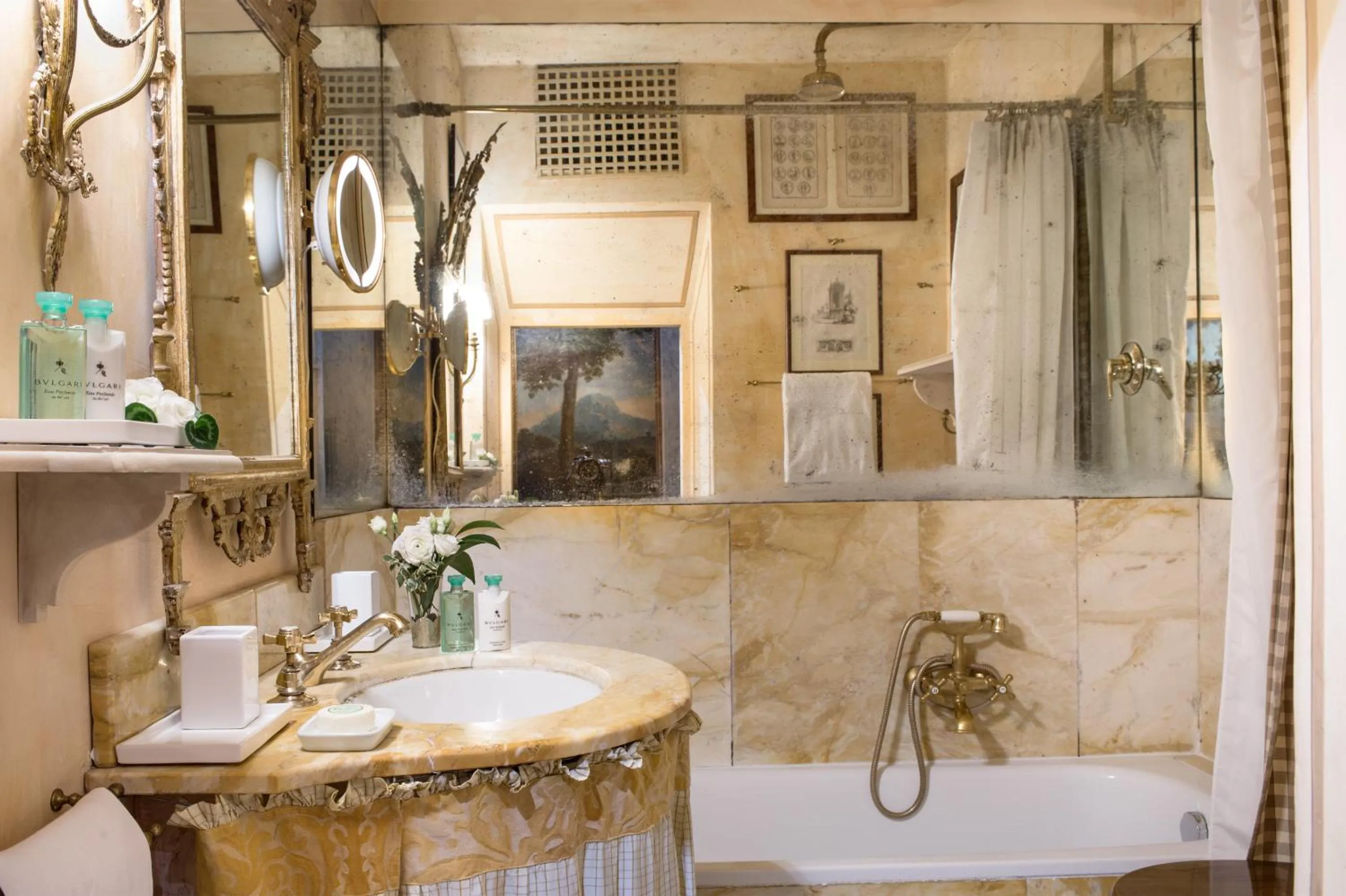 Bathroom in Residenza Napoleone III