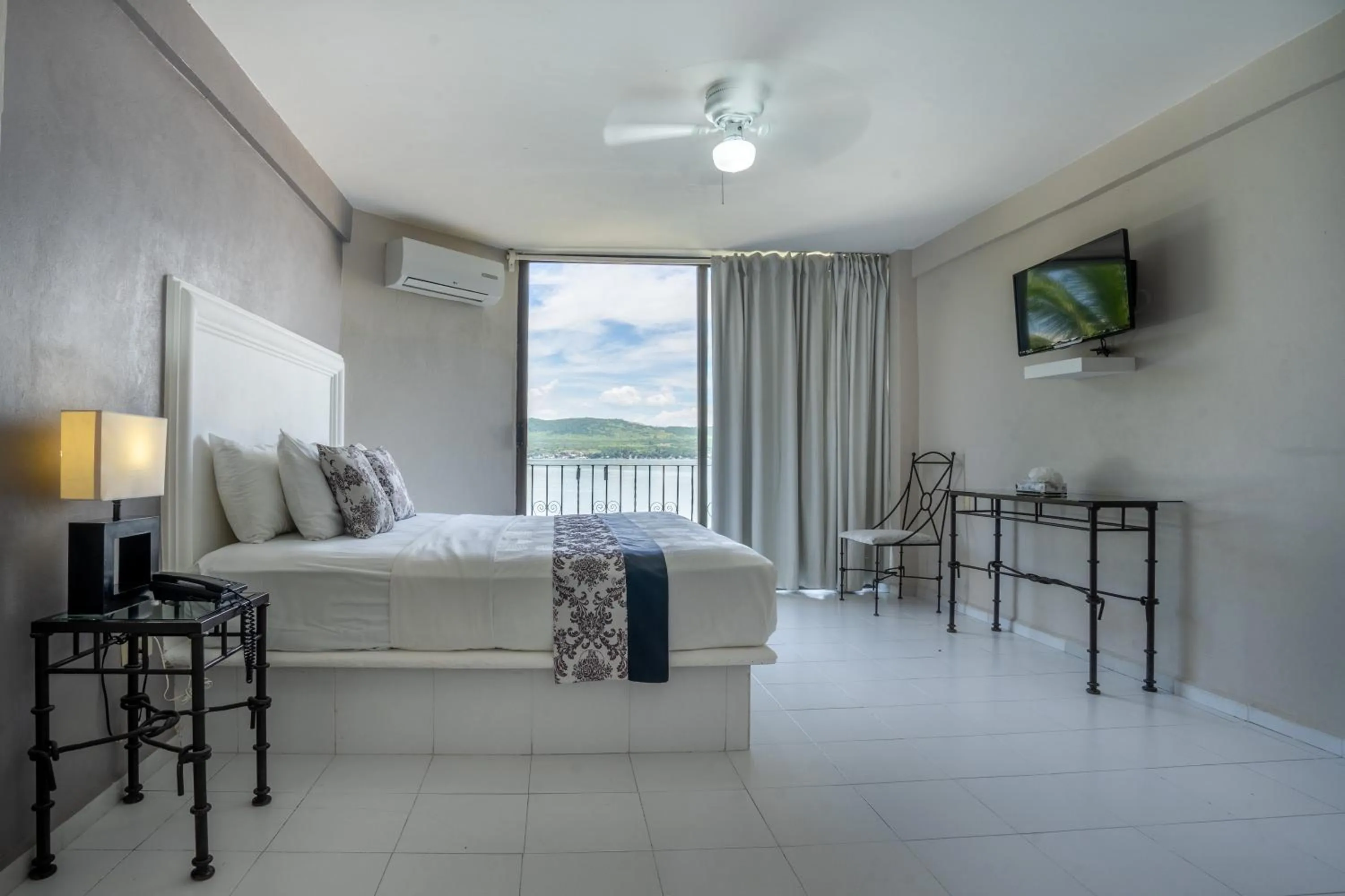 King Room with Balcony in Hotel Master Club