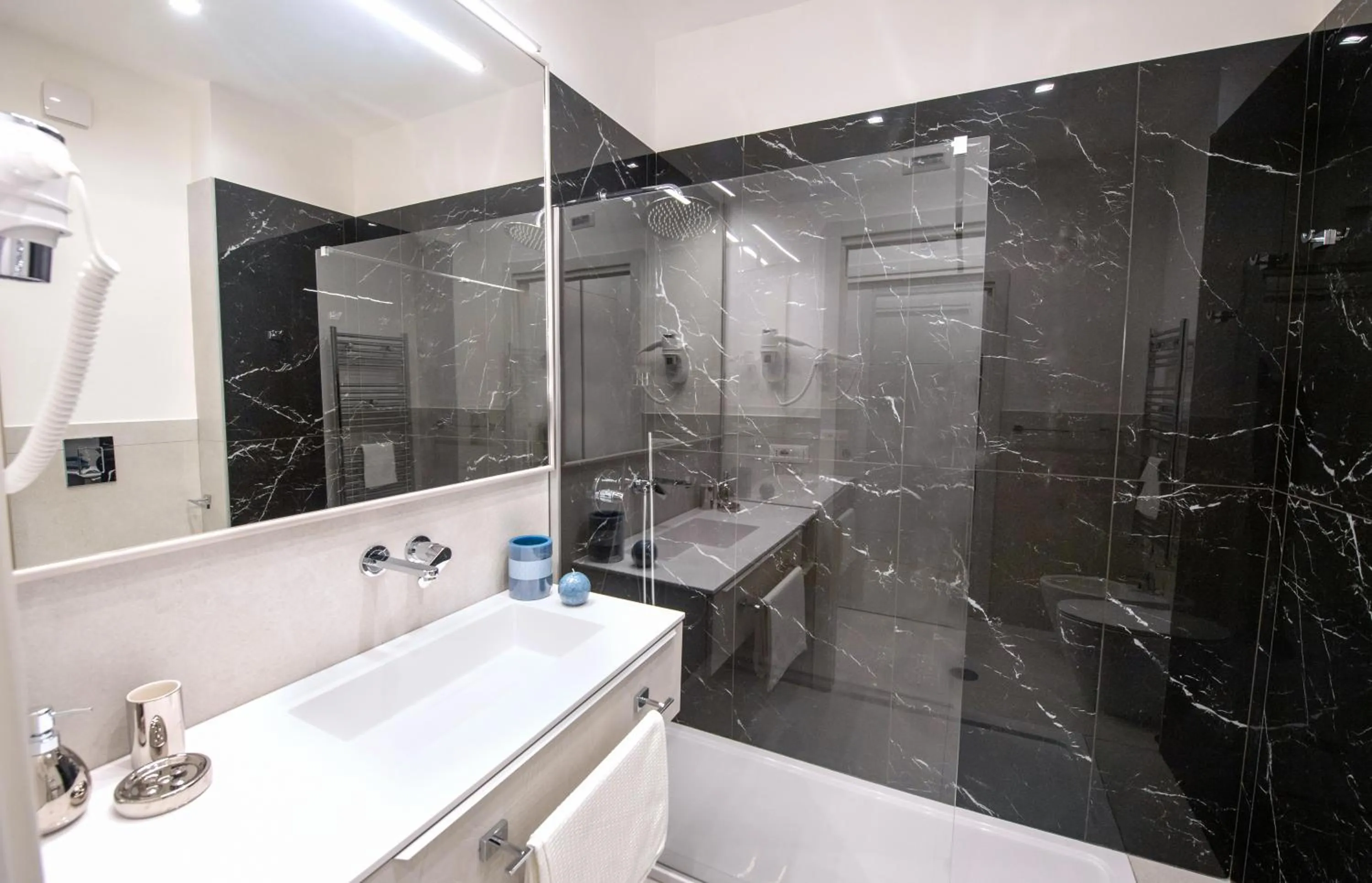 Bathroom in Napoli City Center - Appartamenti e Camere