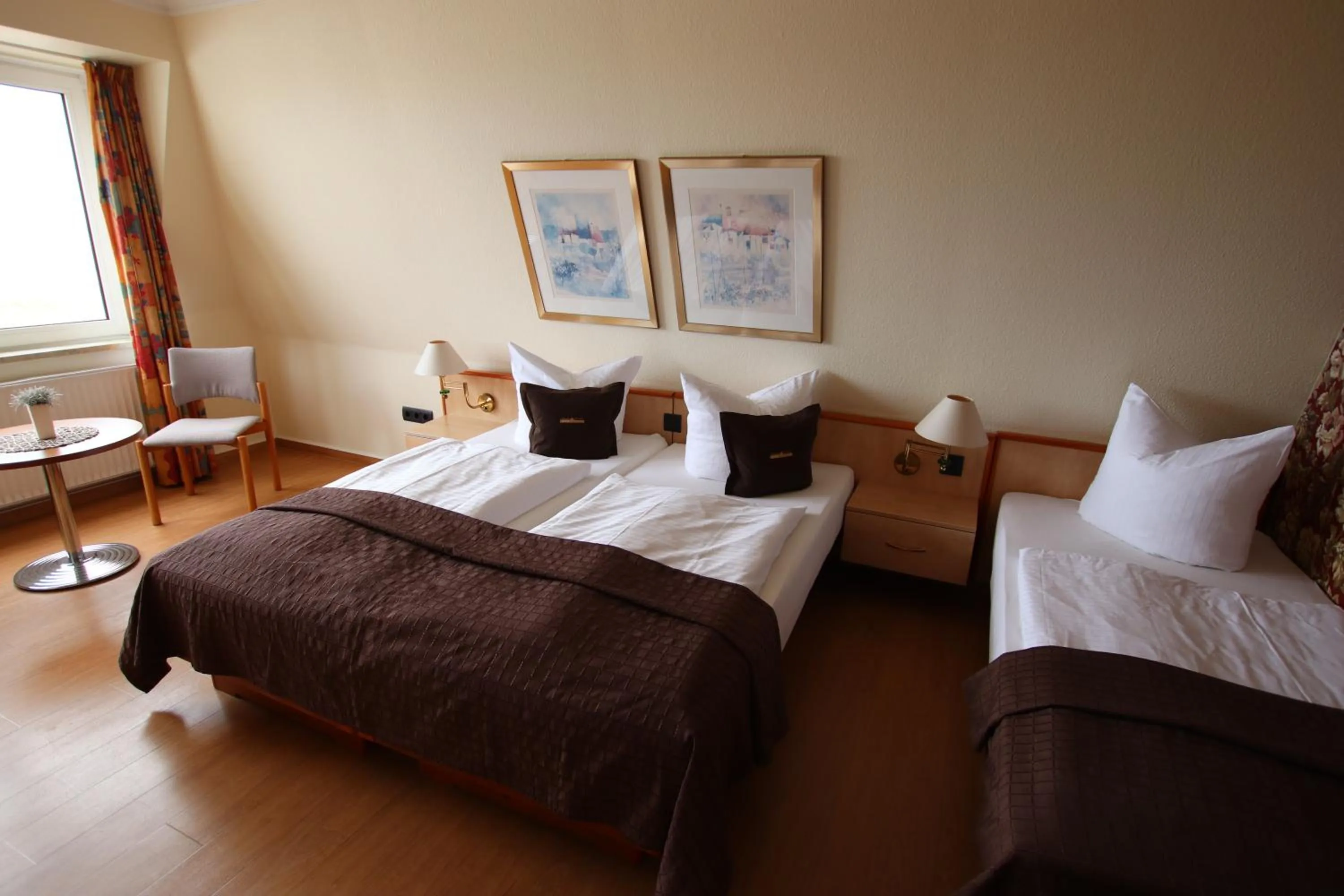 Photo of the whole room, Bed in Strandhotel Dagebüll direkt an der Nordsee
