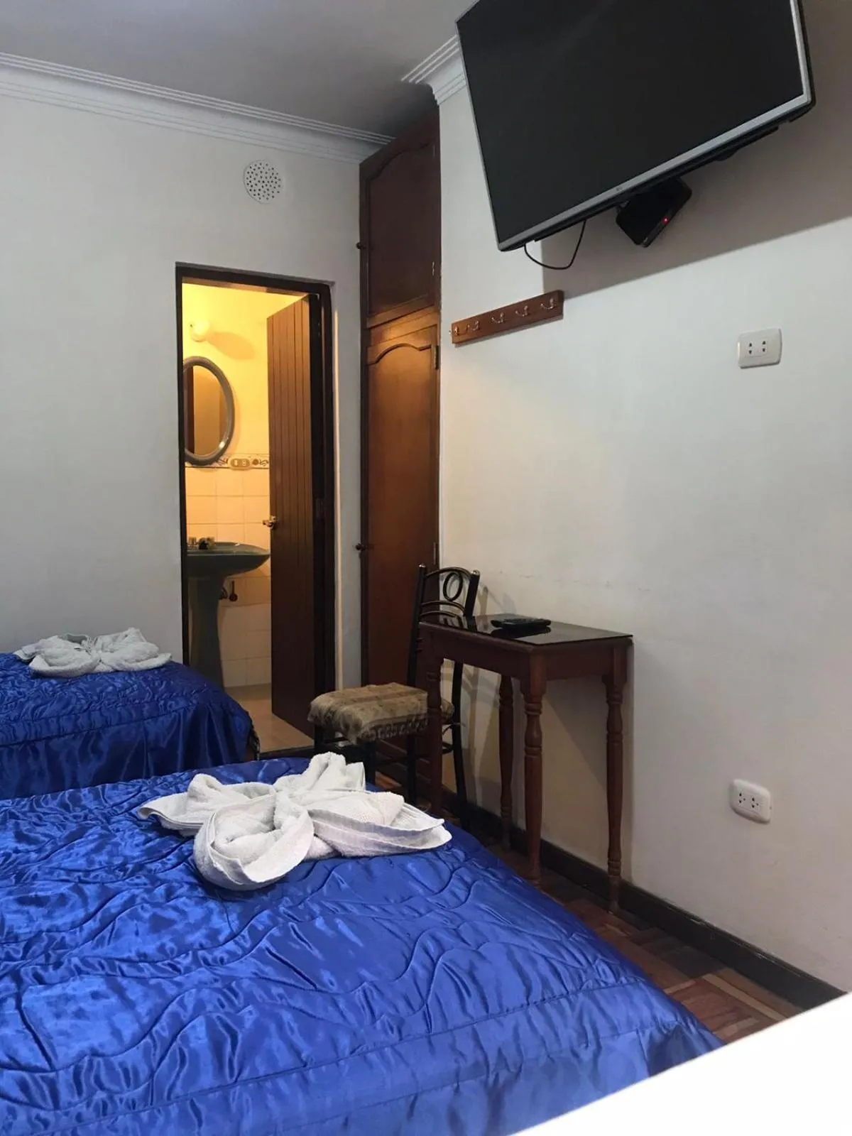 Bed in Hostal Alfredo's Palace