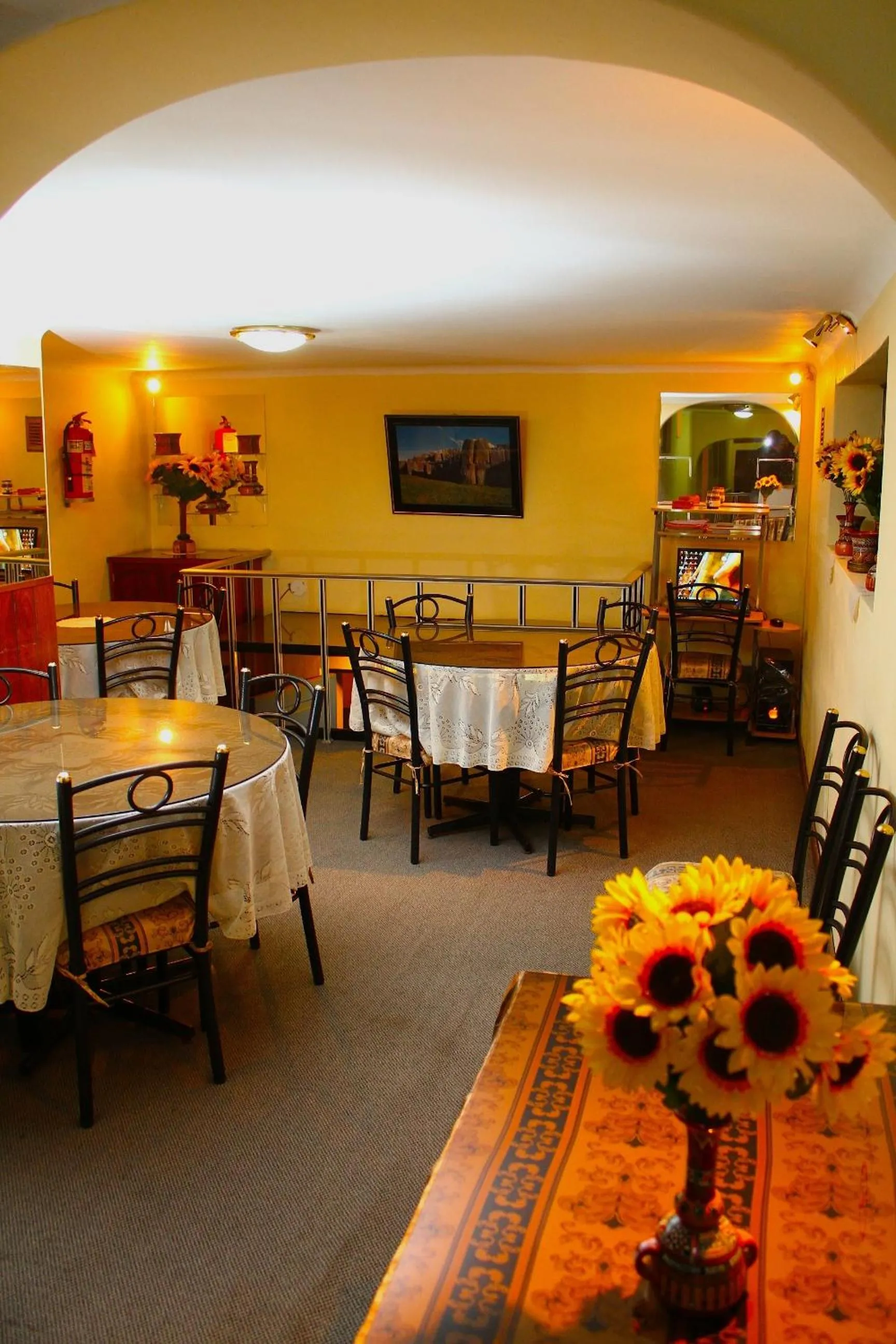 Restaurant/places to eat in Hostal Alfredo's Palace