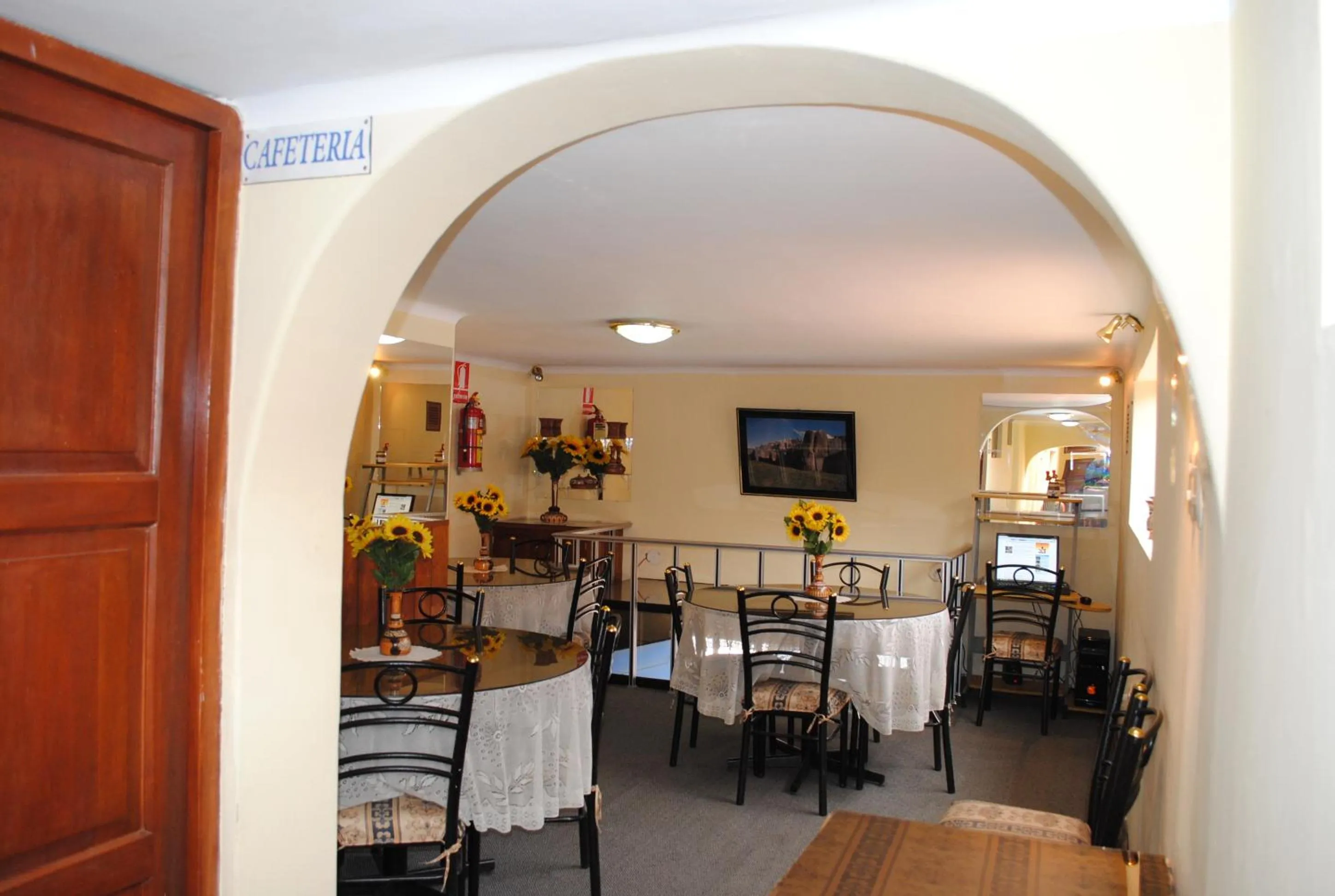Restaurant/places to eat in Hostal Alfredo's Palace