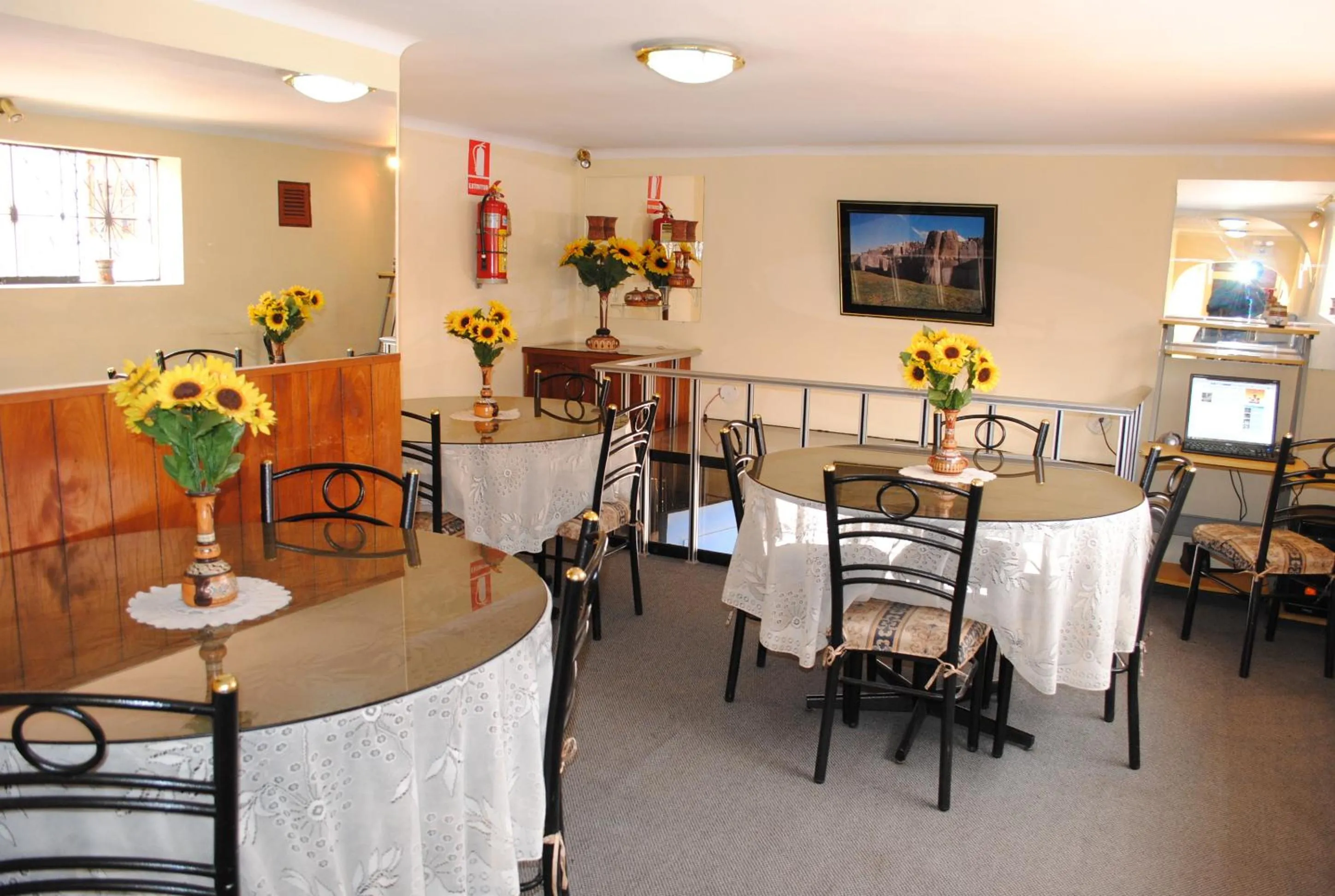 Restaurant/places to eat in Hostal Alfredo's Palace