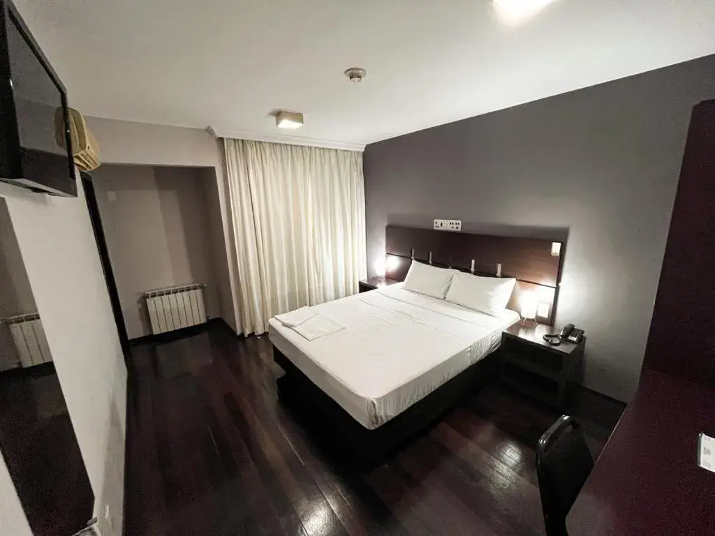 Deluxe Queen Room - single occupancy in Santa Catarina Plaza Hotel Deluxe Queen Room - single occupancy in Santa Catarina Plaza Hotel