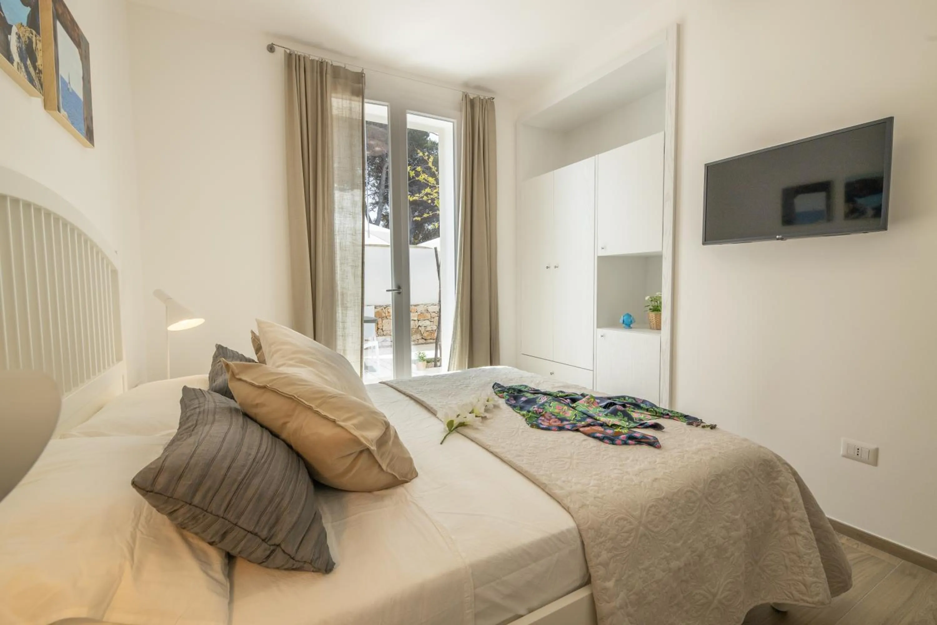 Photo of the whole room in B&BLeucaineout