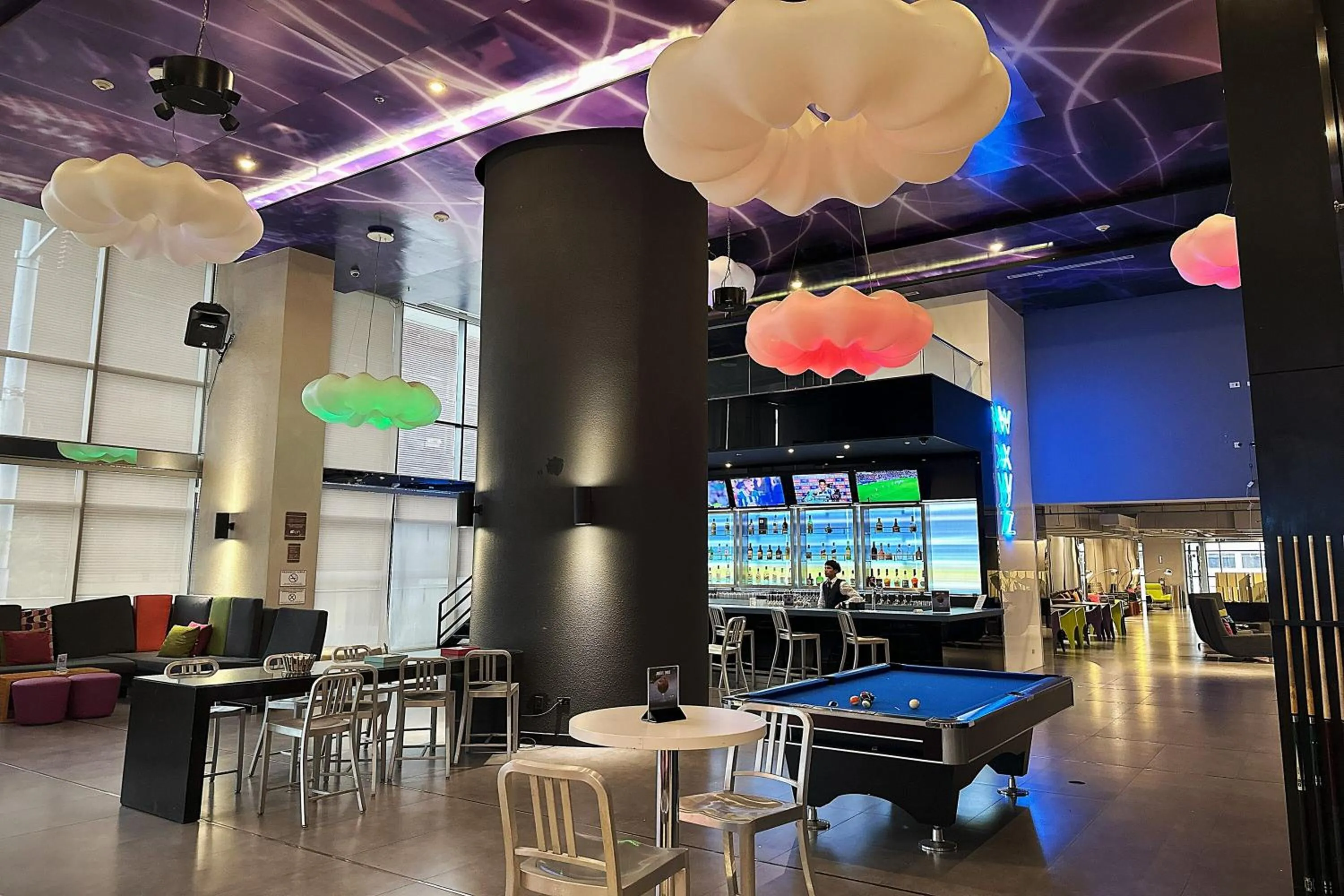Restaurant/places to eat in Aloft Panama