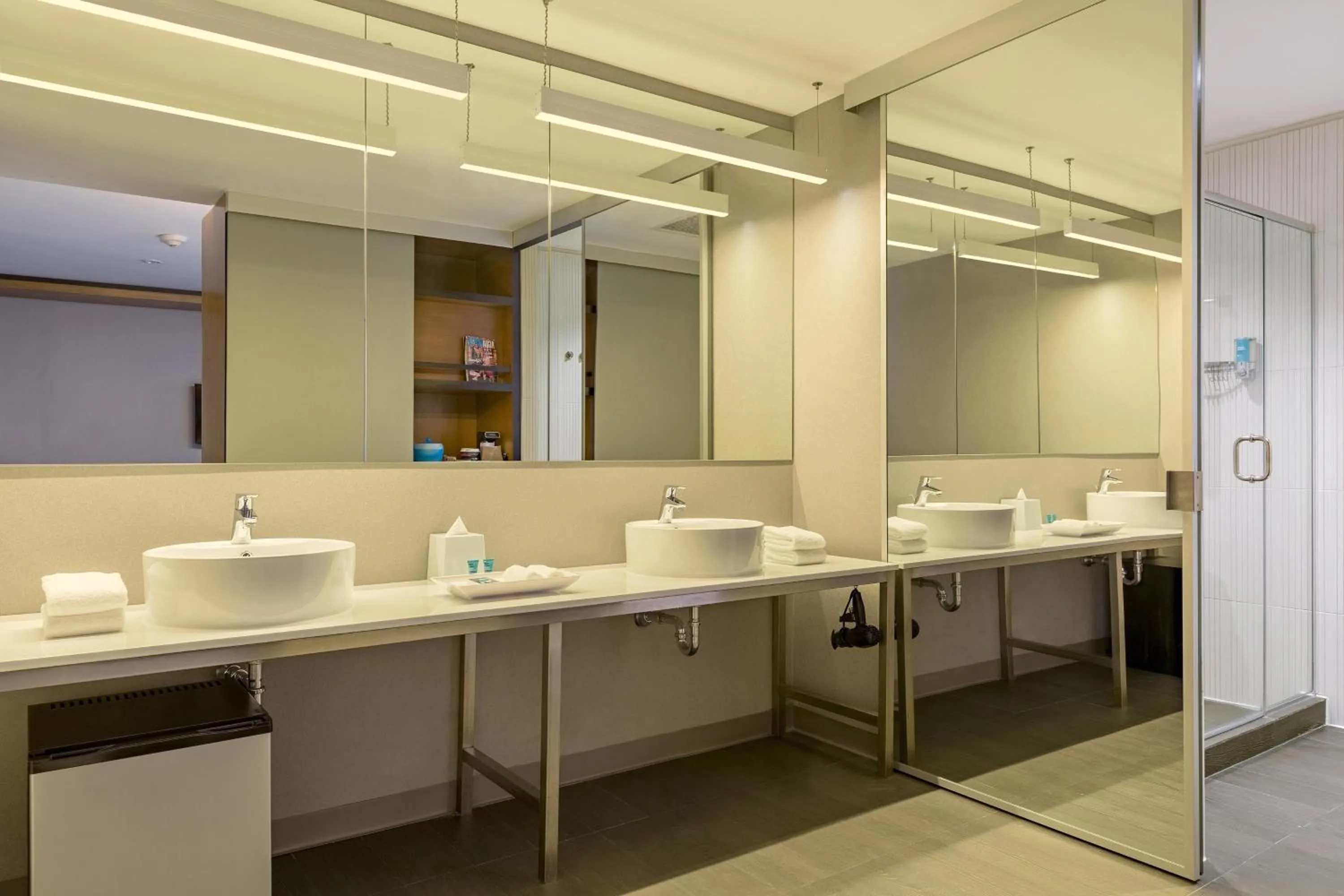 Bathroom in Aloft Panama