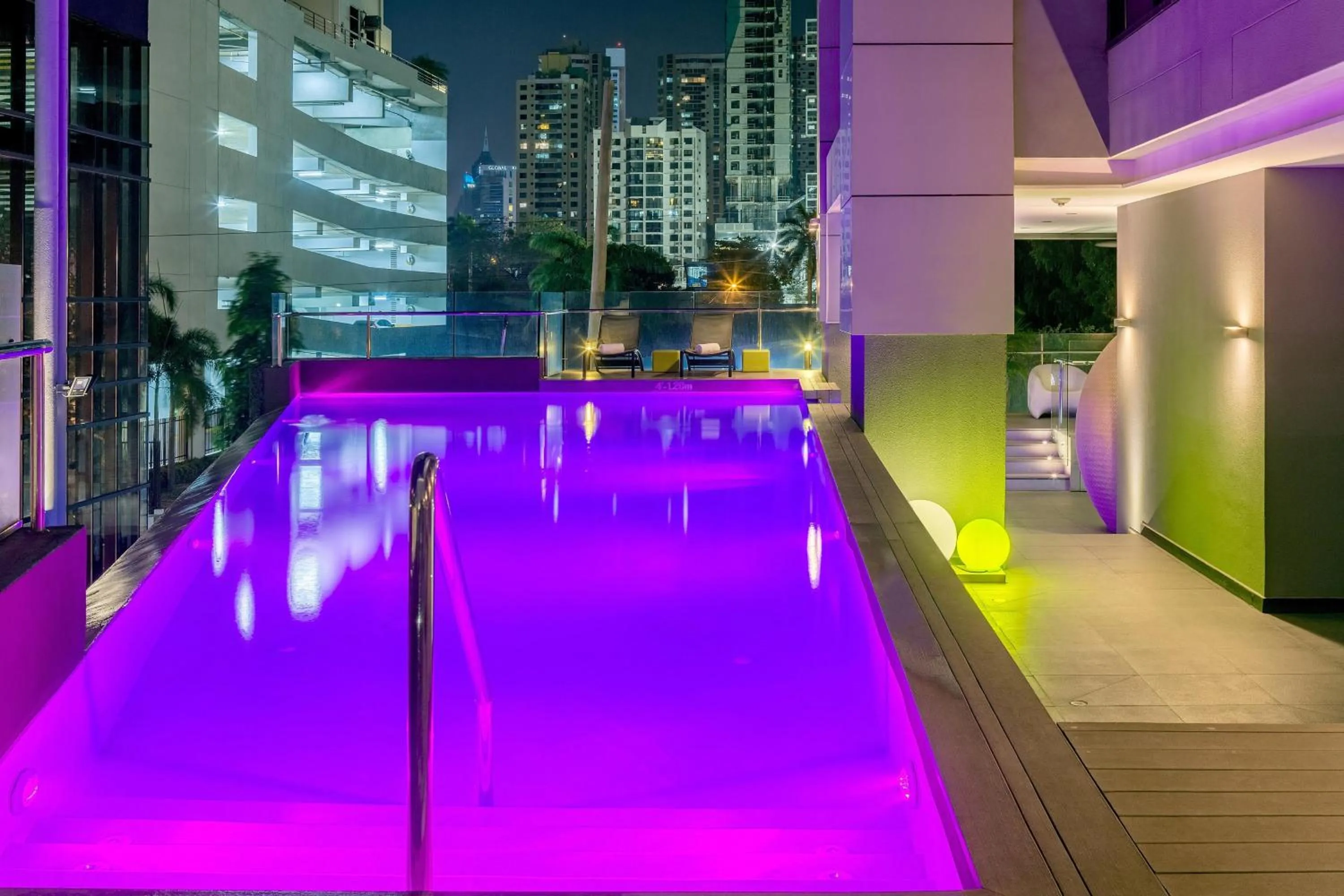 Swimming pool in Aloft Panama