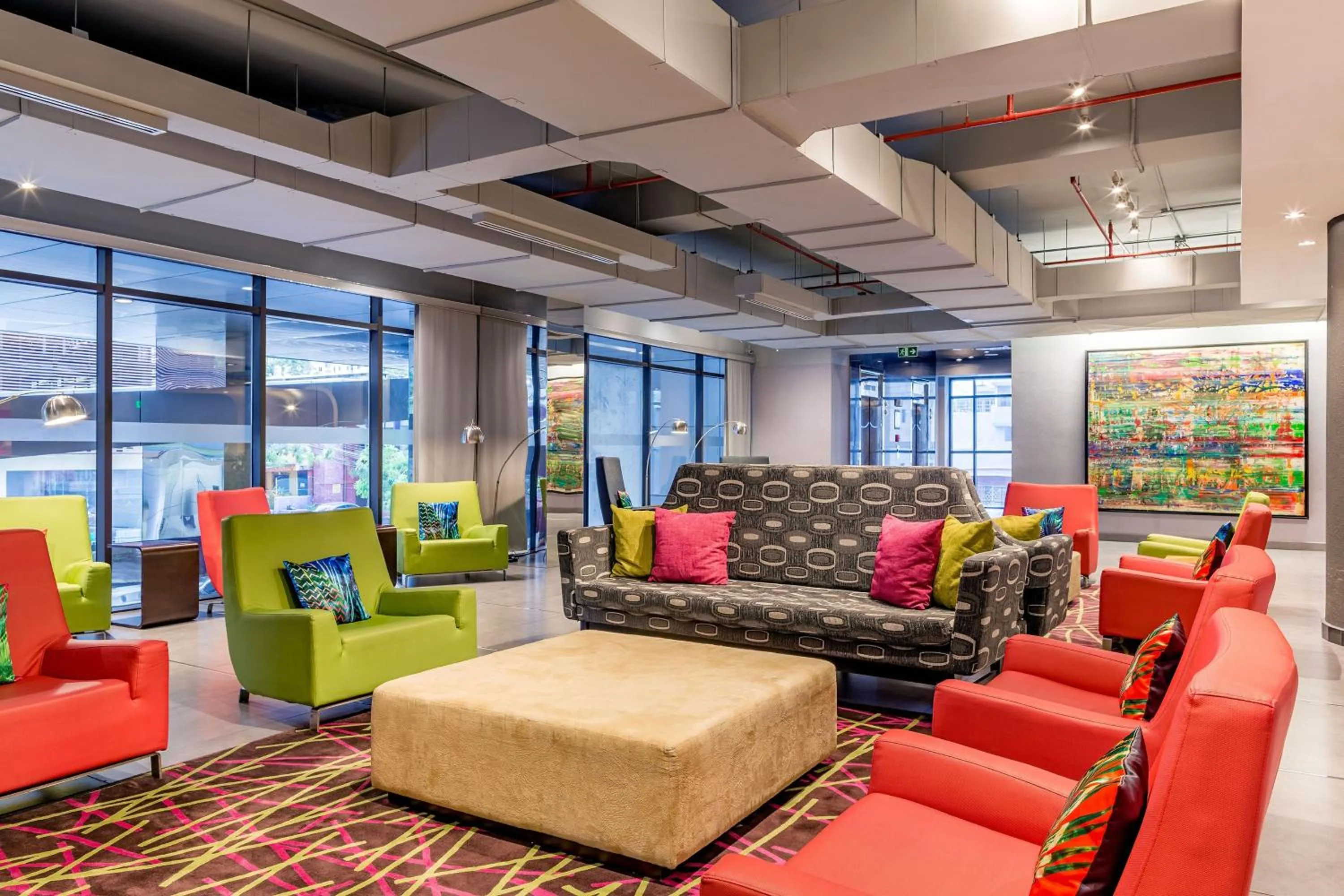 Lounge or bar in Aloft Panama