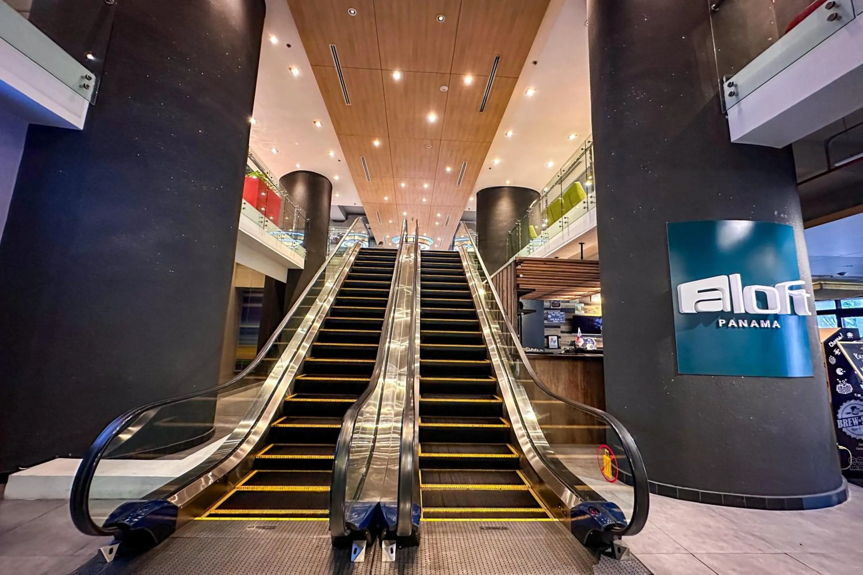 Facade/entrance in Aloft Panama