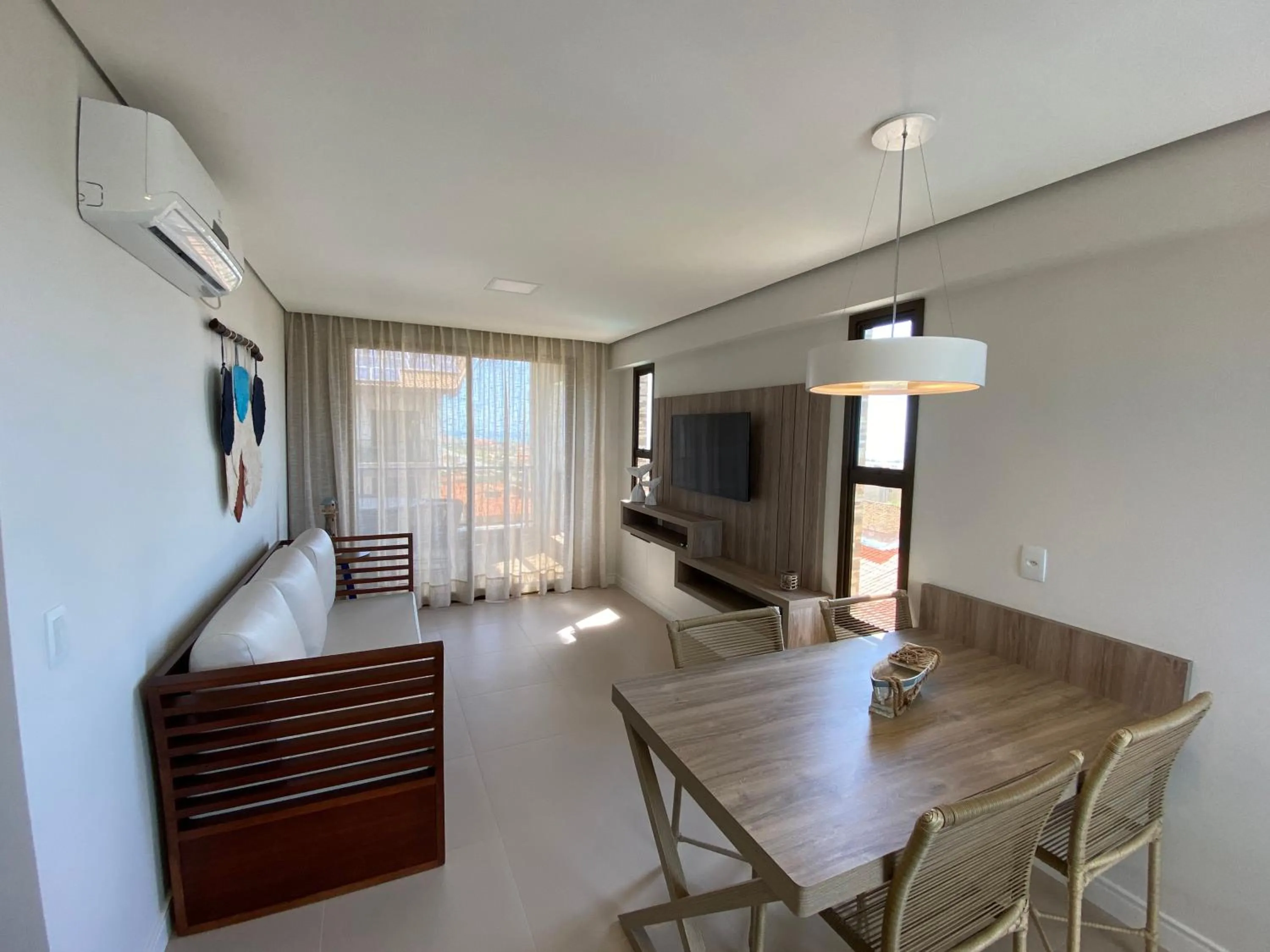 TV and multimedia in Porto das Dunas Boutique Praia Hotel