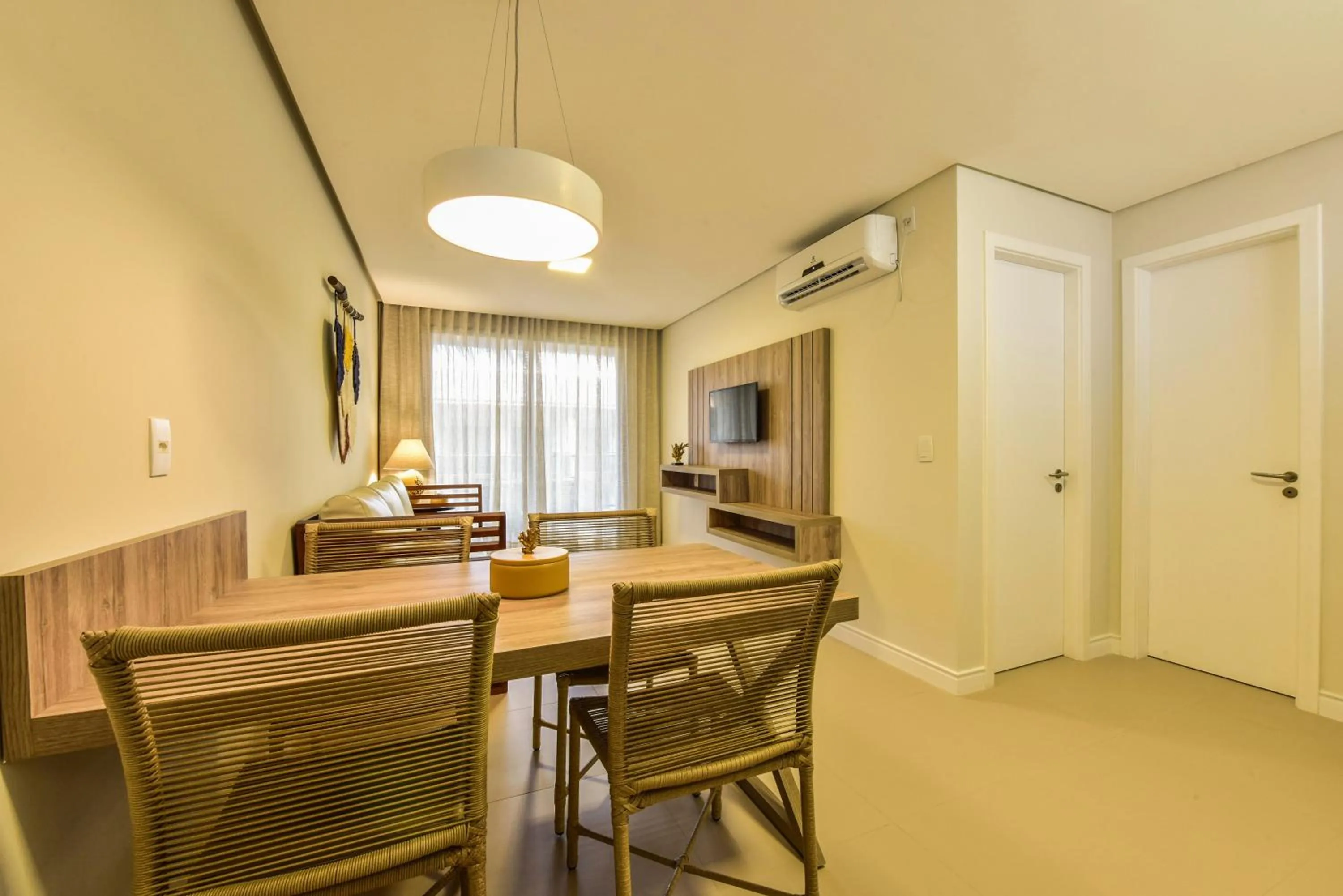 TV and multimedia in Porto das Dunas Boutique Praia Hotel