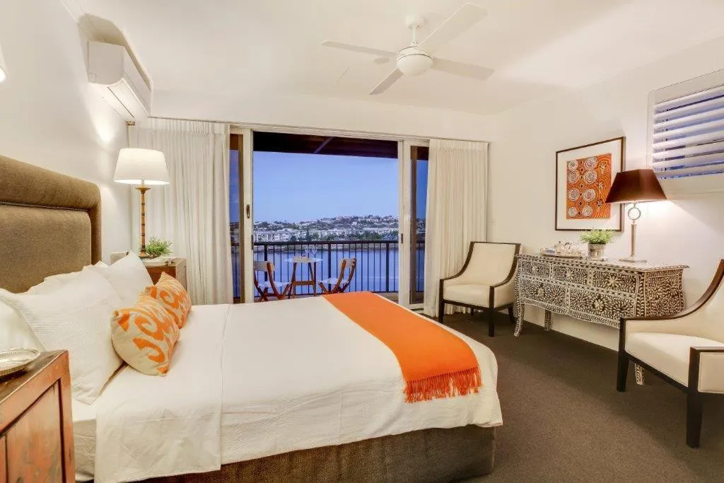 Balcony/Terrace, Bed in Goldsborough Place Apartments