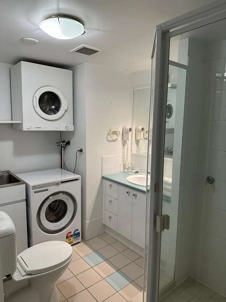 Shower in Goldsborough Place Apartments