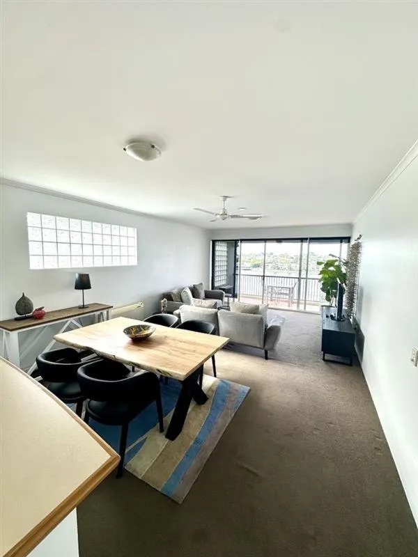Living room in Goldsborough Place Apartments