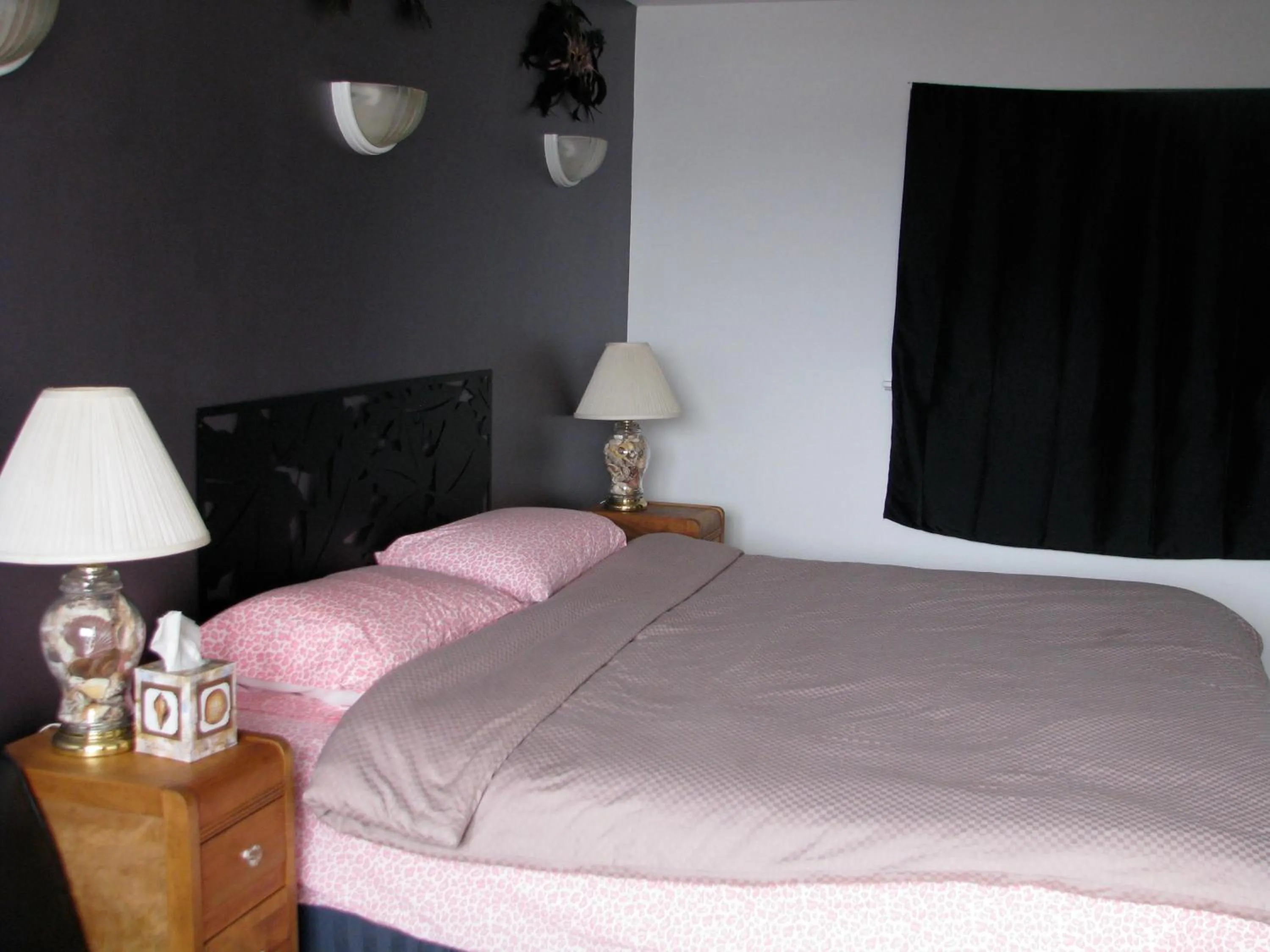 Bed in Fireflies Bed & Breakfast