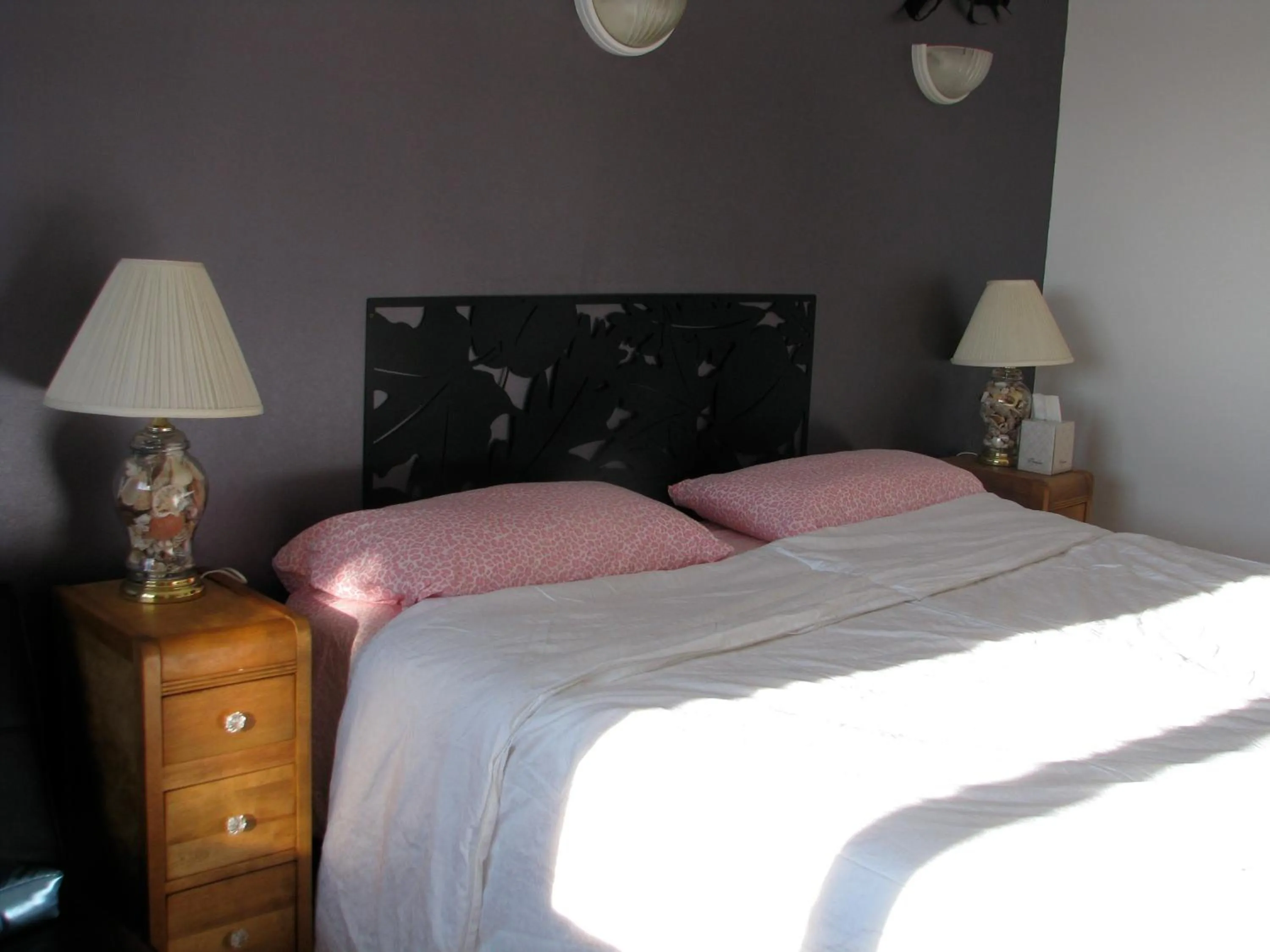 Bed in Fireflies Bed & Breakfast