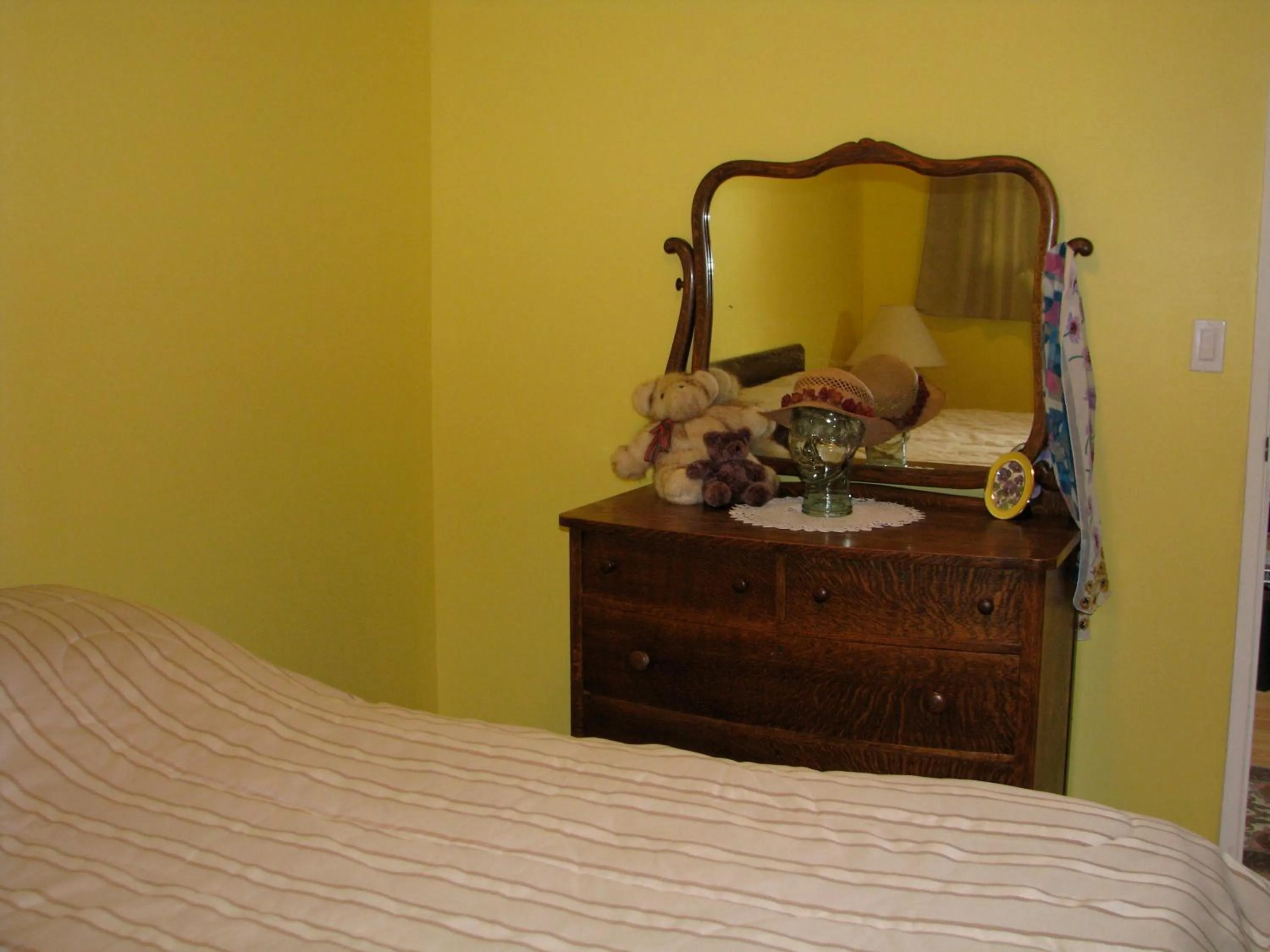 Bed in Fireflies Bed & Breakfast