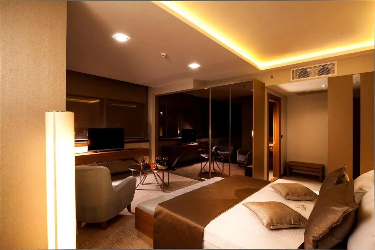 MAJURA HOTEL BUSINESS