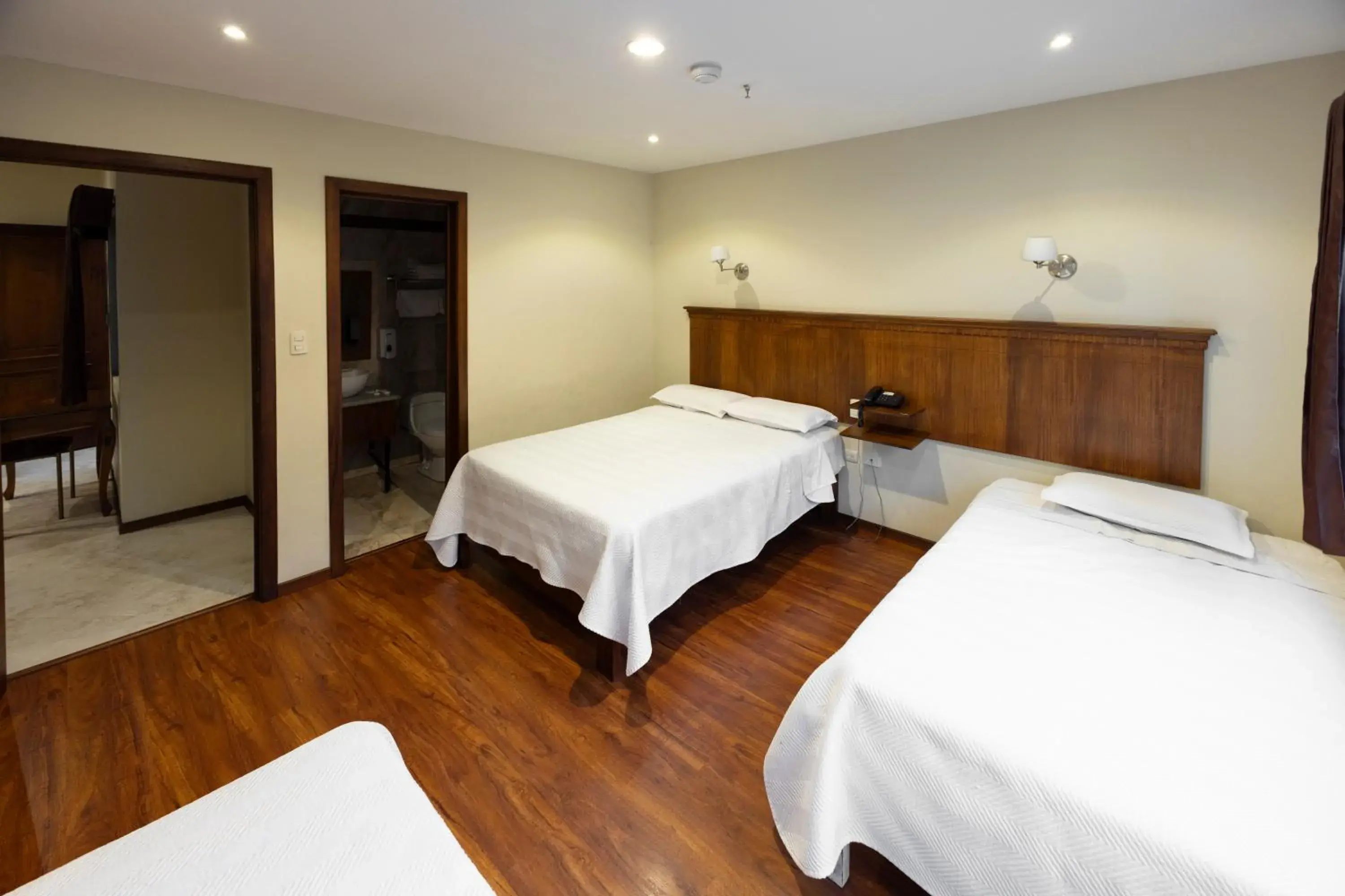 Bed in Hotel & Suites El Quijote Bed in Hotel & Suites El Quijote