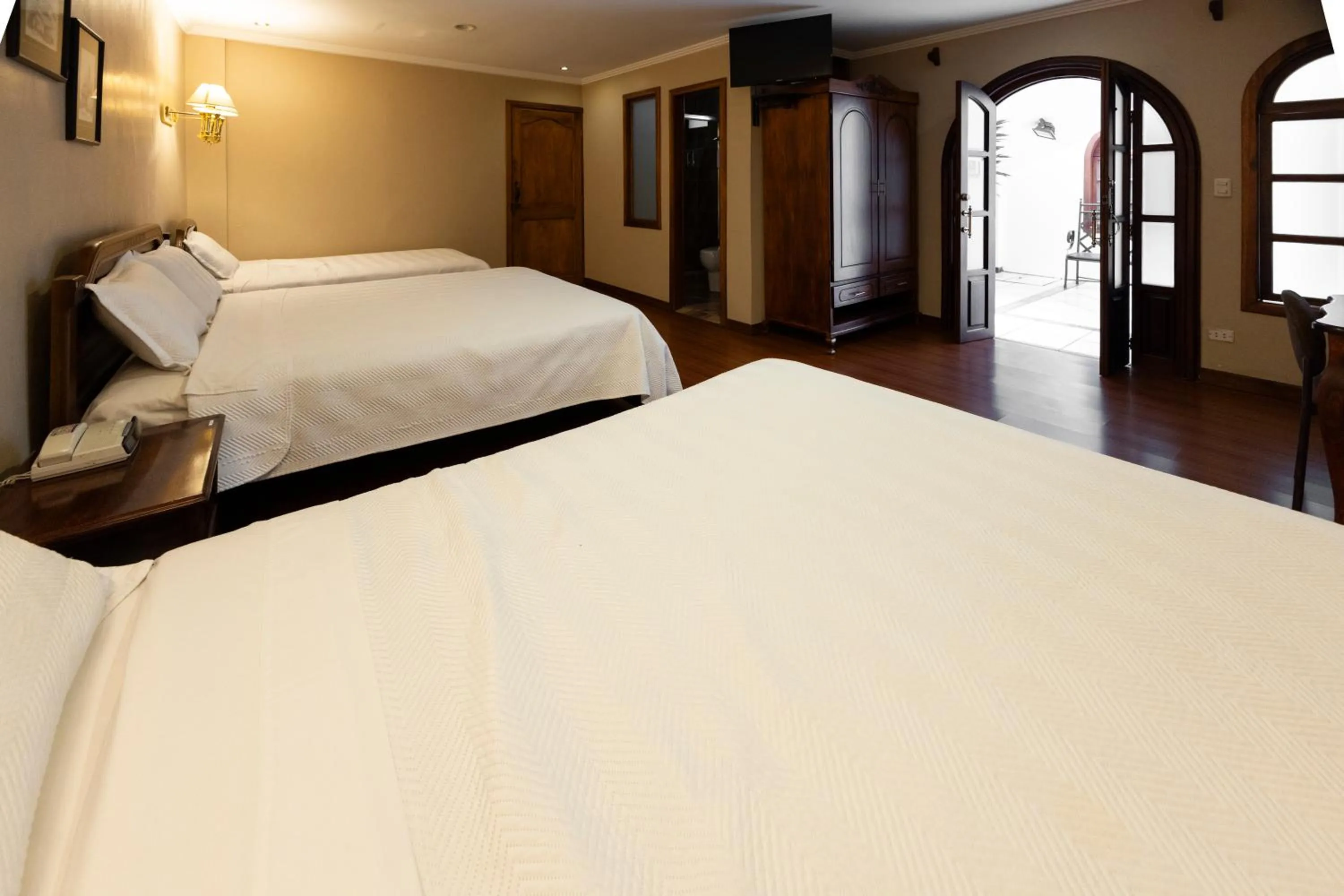 Bed in Hotel & Suites El Quijote