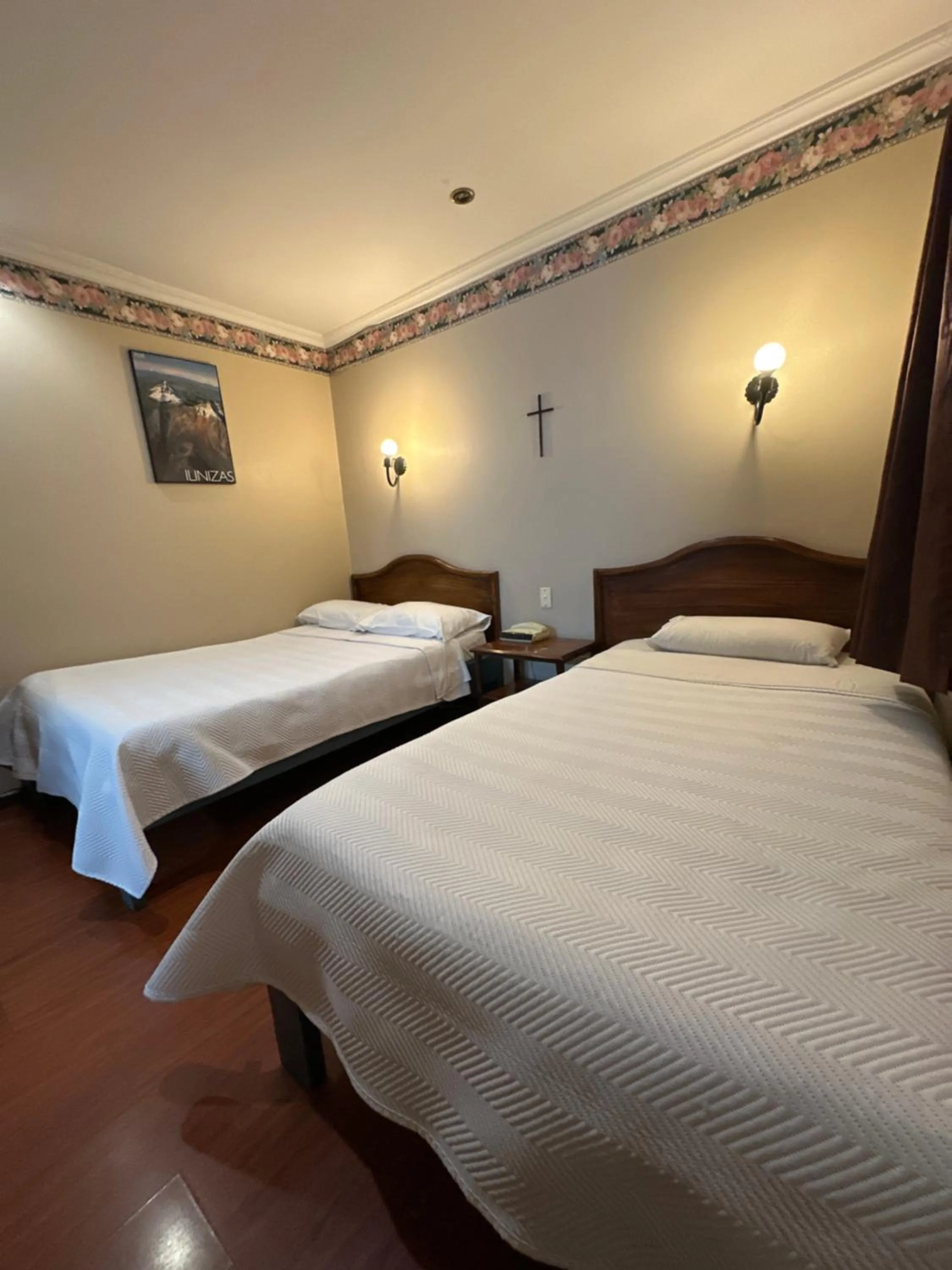 Bed in Hotel & Suites El Quijote