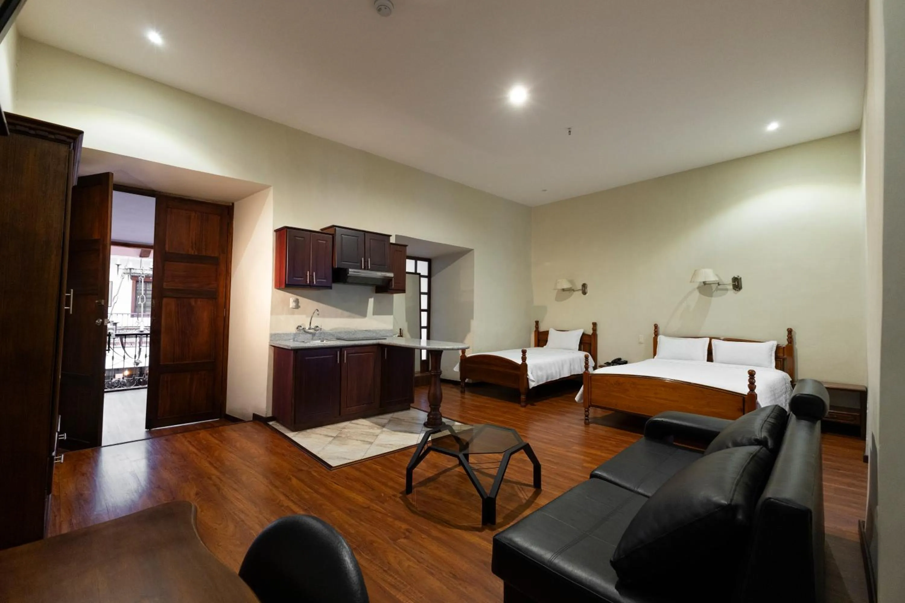 Bed in Hotel & Suites El Quijote