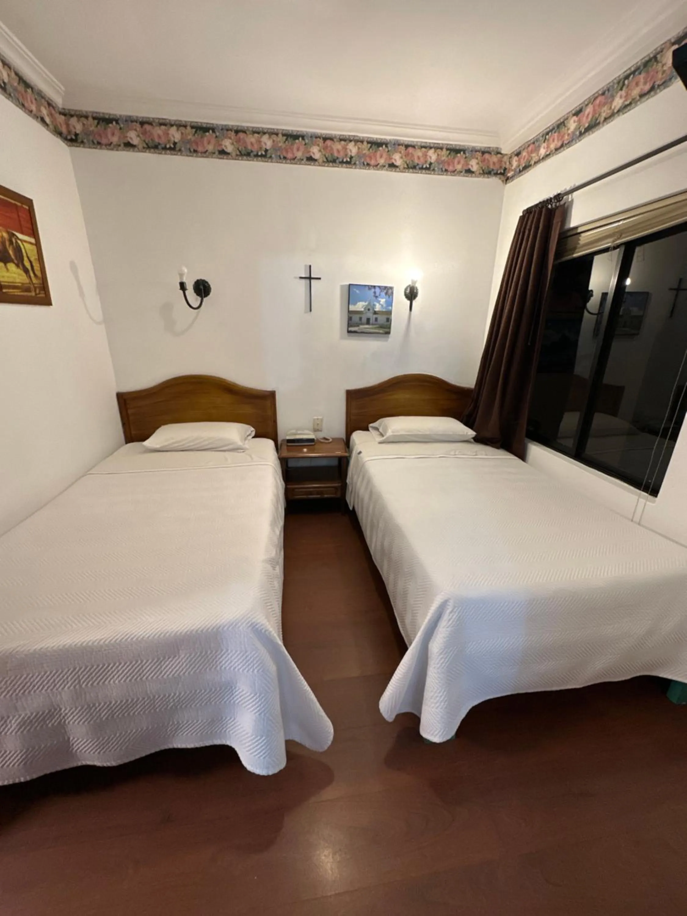 Bed in Hotel & Suites El Quijote