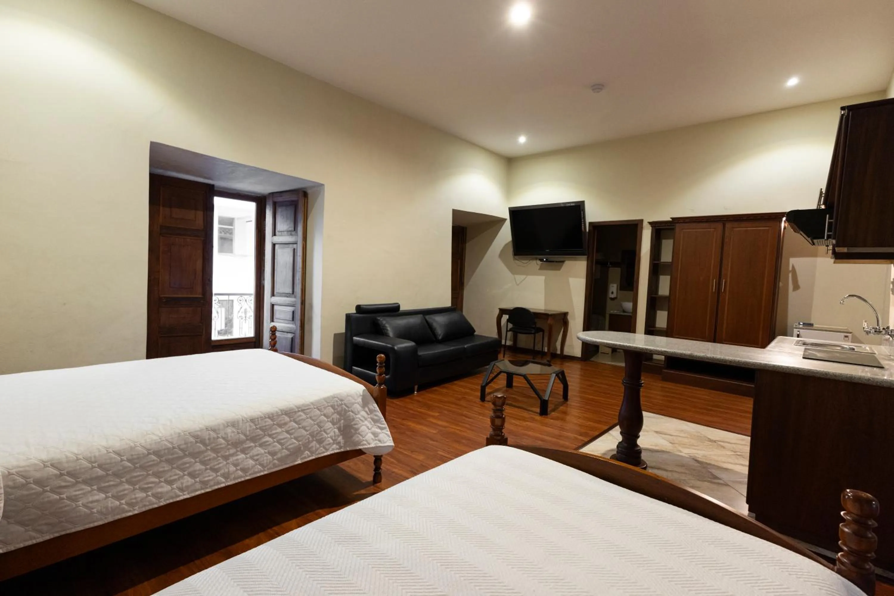 Bed in Hotel & Suites El Quijote