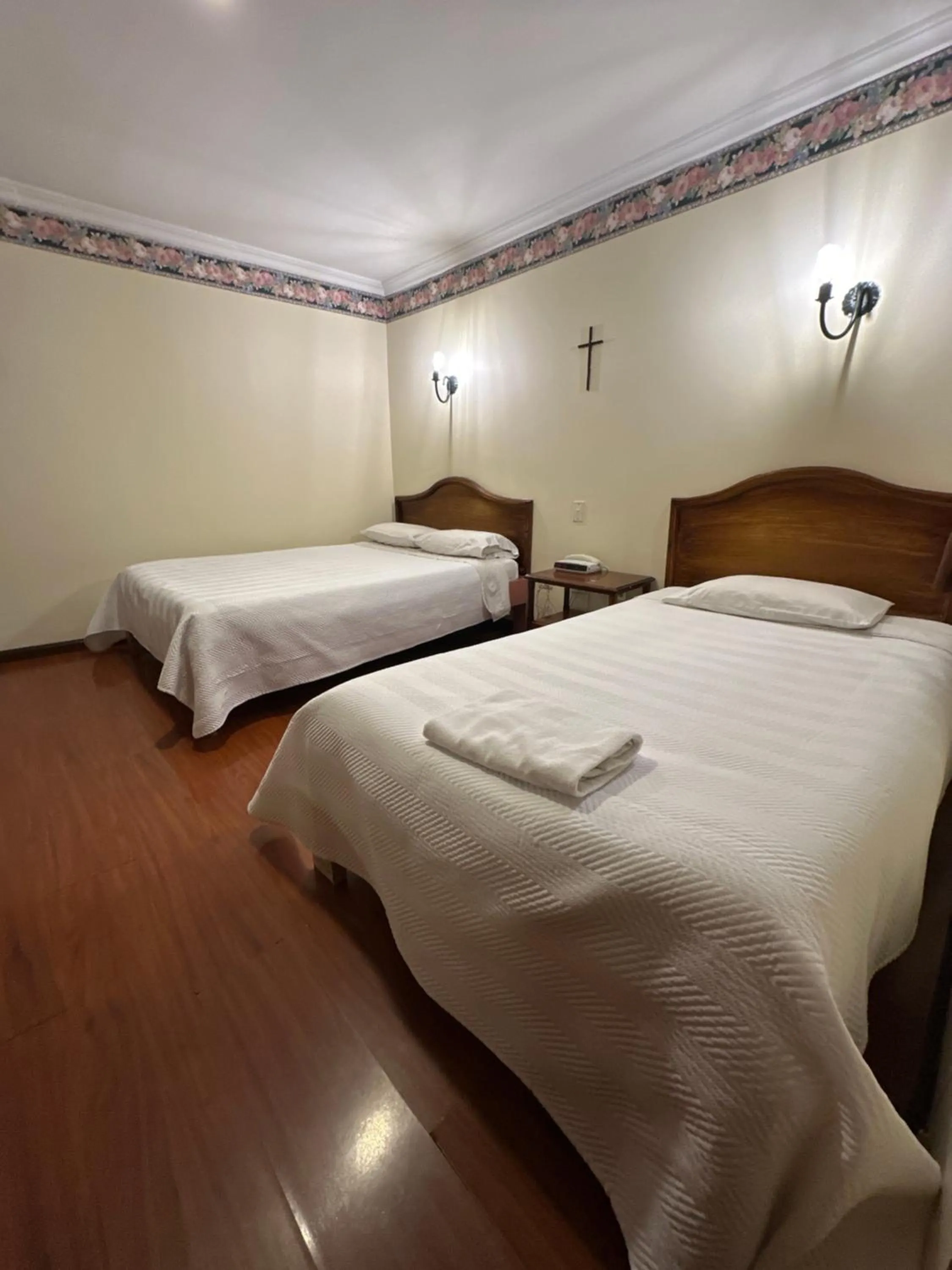Bed in Hotel & Suites El Quijote