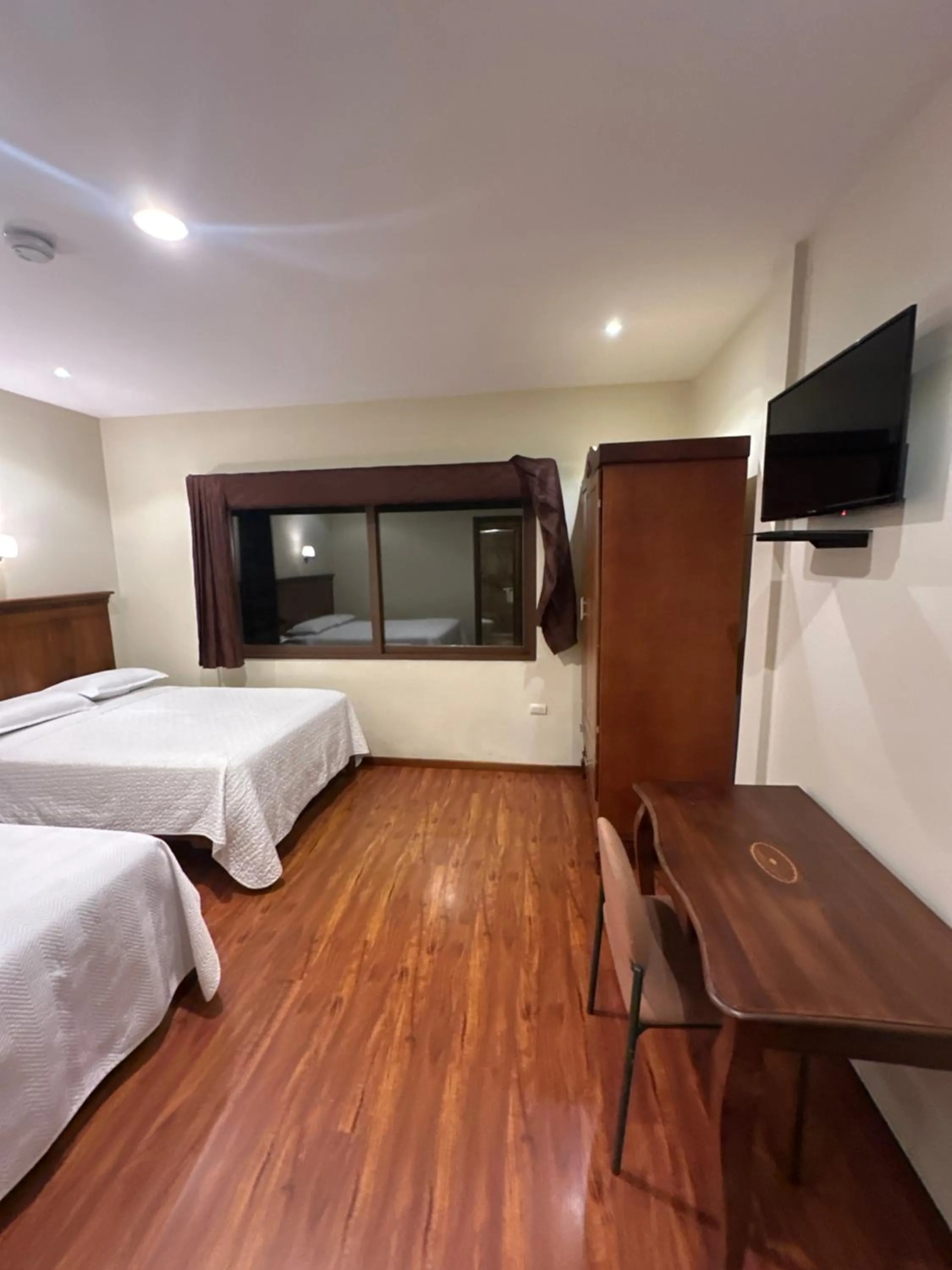 Bed in Hotel & Suites El Quijote