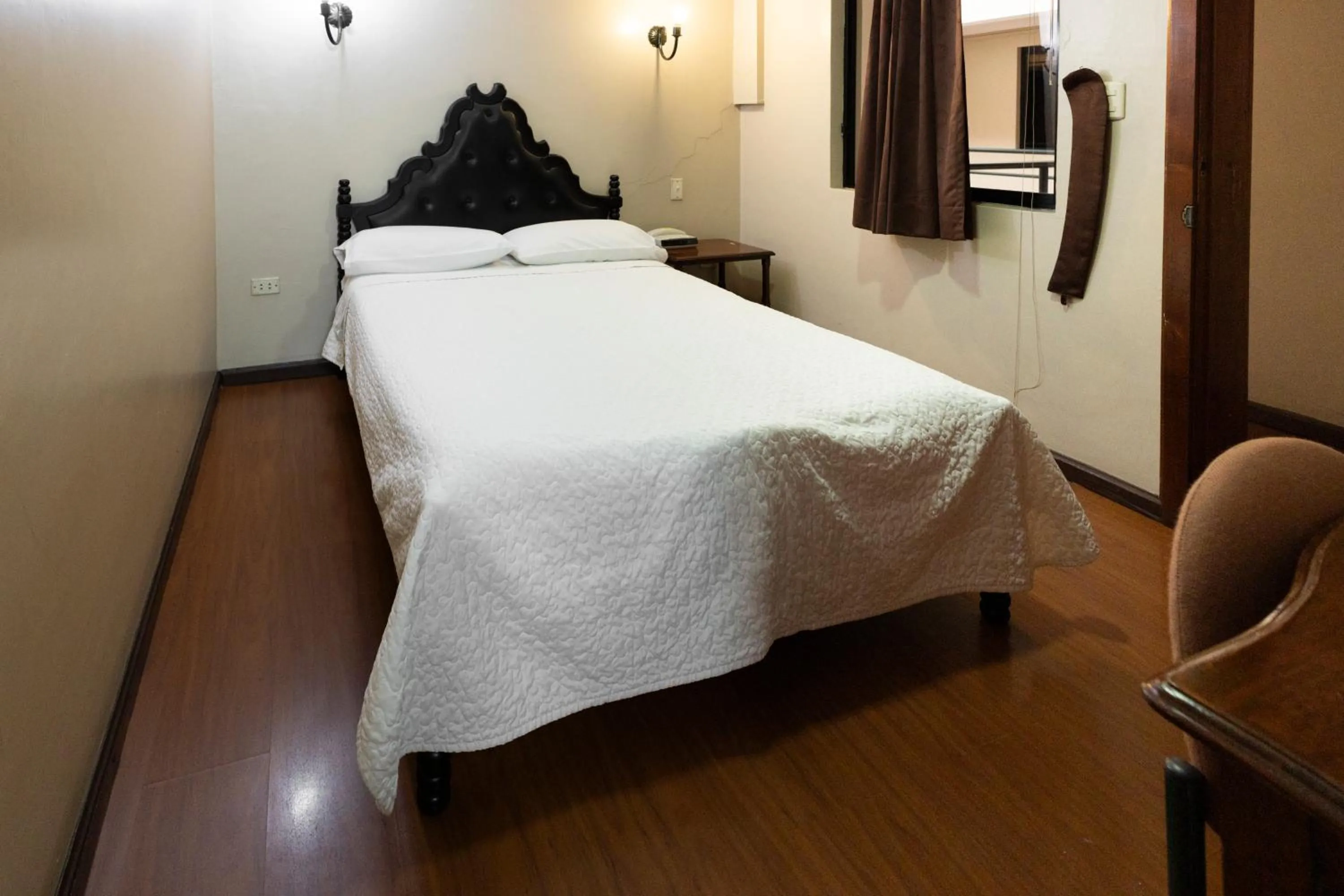 Bed in Hotel & Suites El Quijote