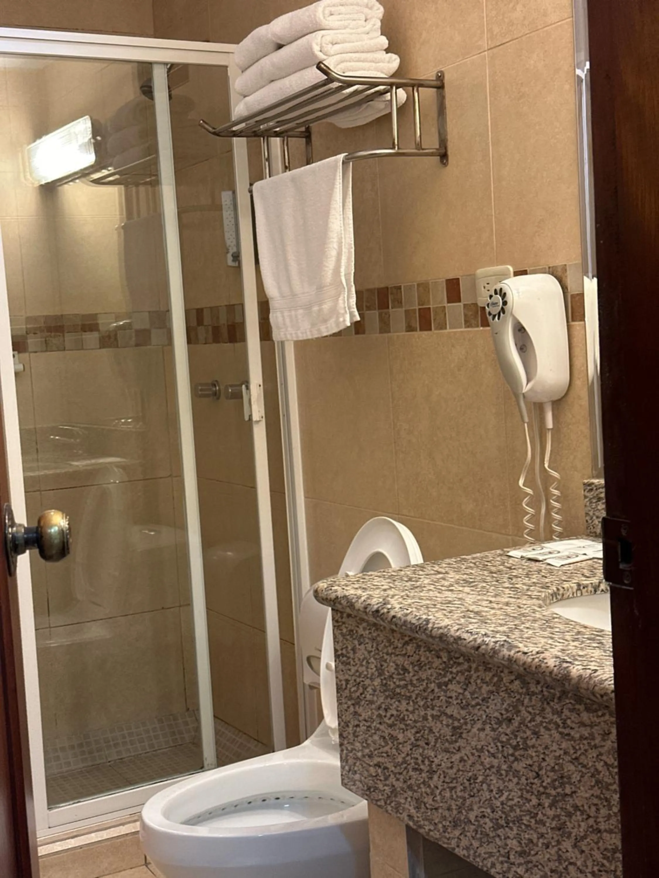 Hotel & Suites El Quijote