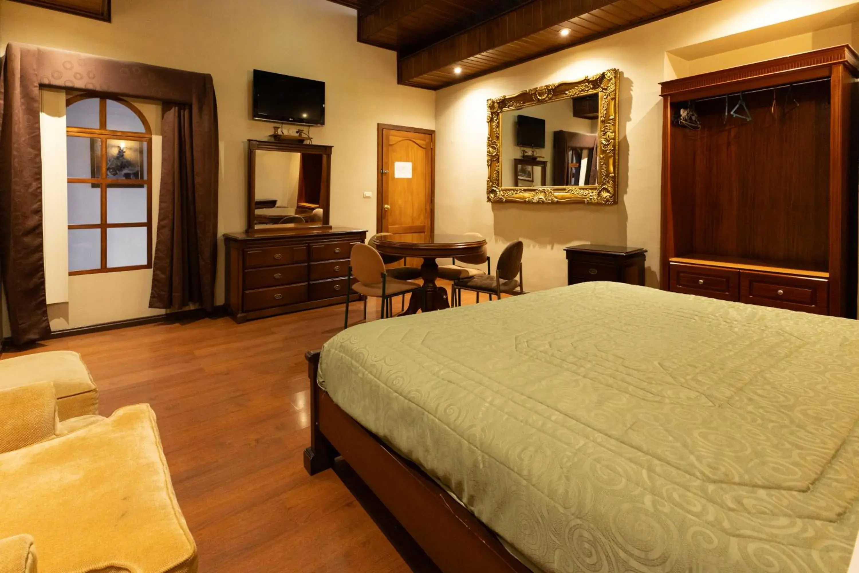 Bed in Hotel & Suites El Quijote Bed in Hotel & Suites El Quijote