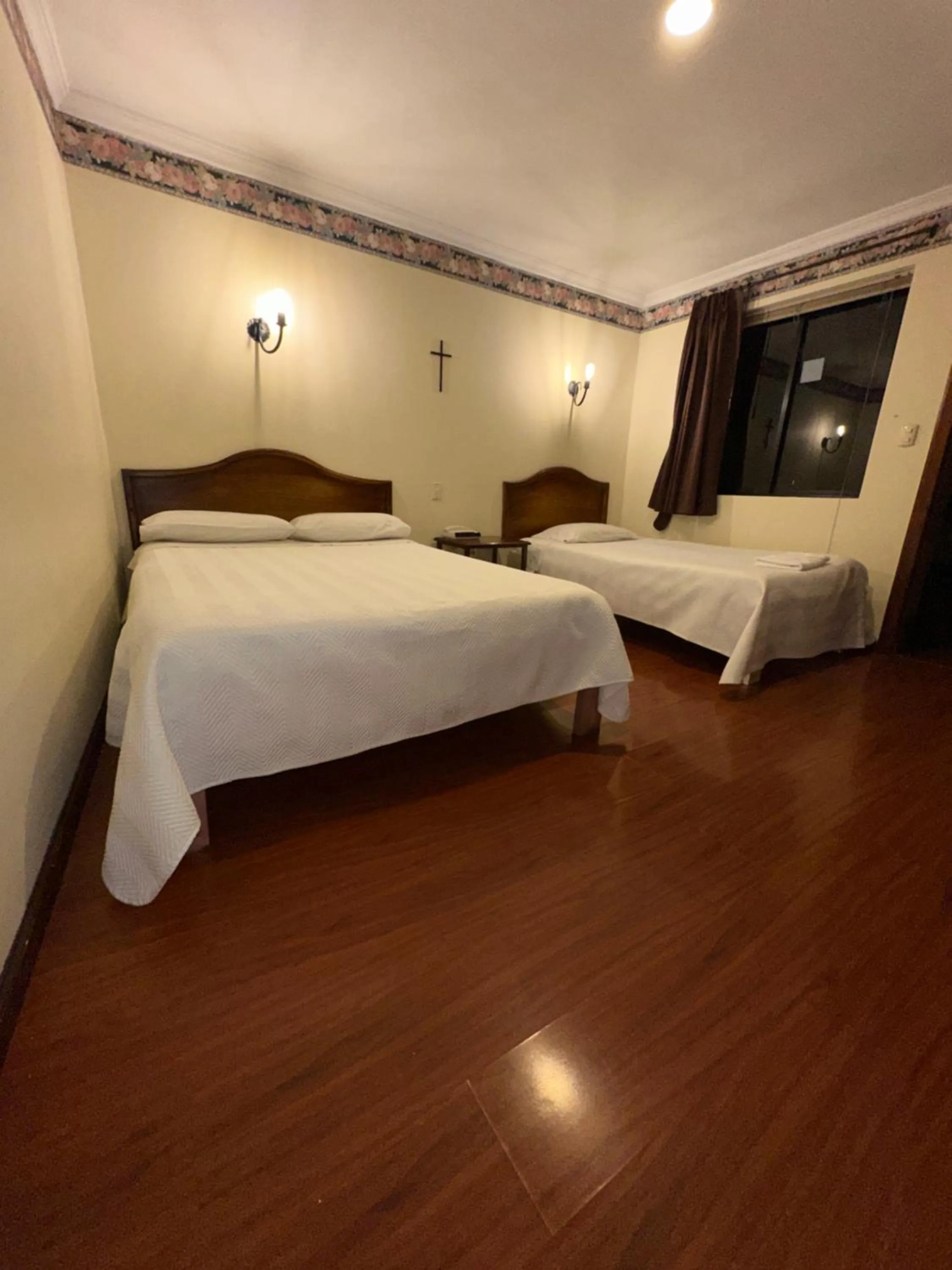 Bed in Hotel & Suites El Quijote