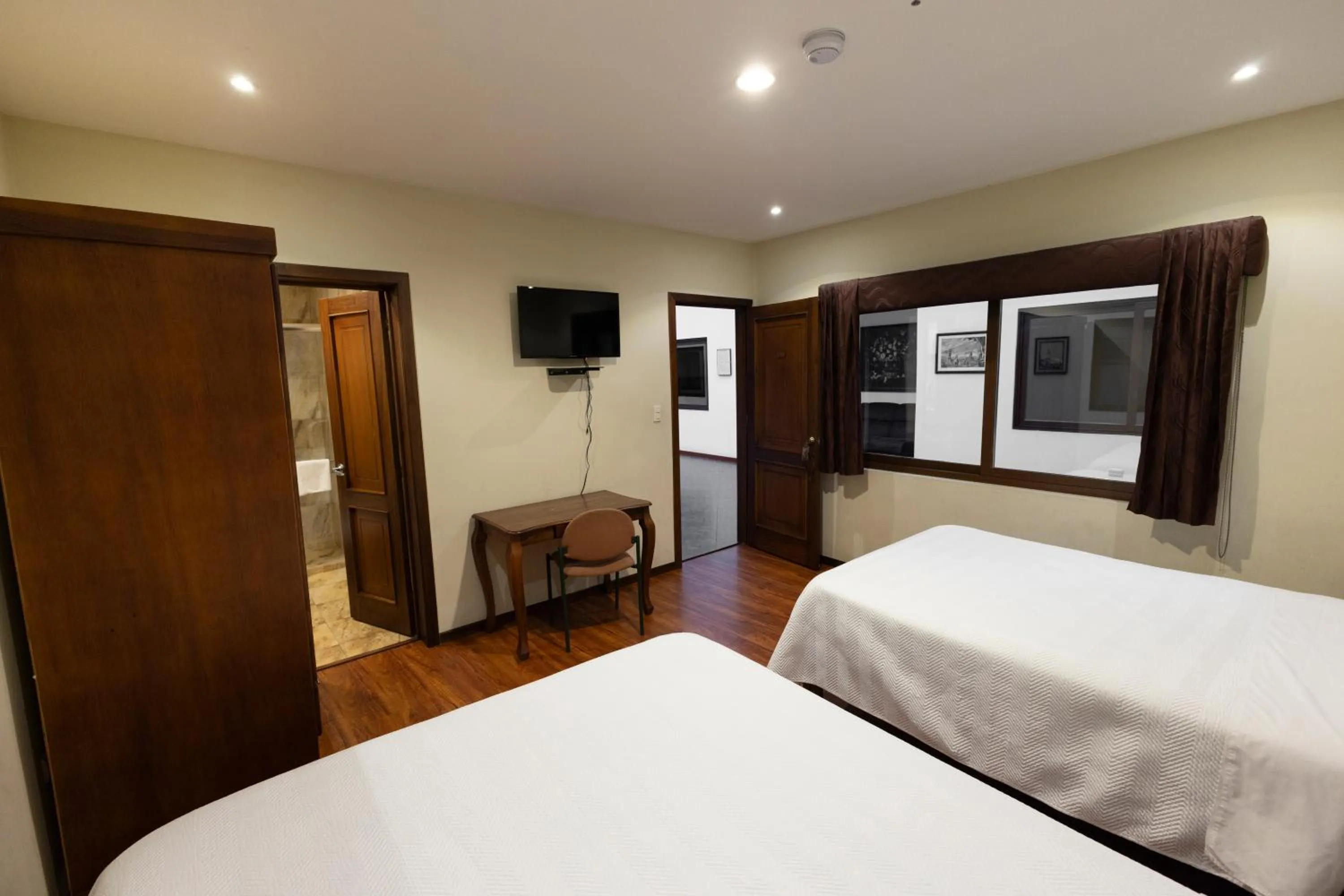 Bed in Hotel & Suites El Quijote